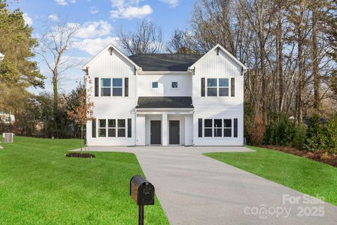 Photo of 5399 & 5403 Toano Road, Charlotte, NC 28215 (MLS # 4331125)