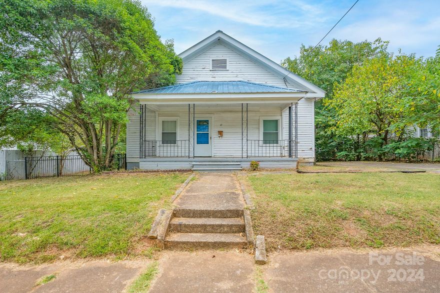 This is a great opportunity to get centered in Rock Hill and have ease of access to some of the great dining, entertainment, and history that Rock Hill has within its lines. 15 Cauthen Street is a solid home for anyone whether new or existing homeowners. some key features have been updated within the last four years including the HVAC in 2021 and the windows in 2020.