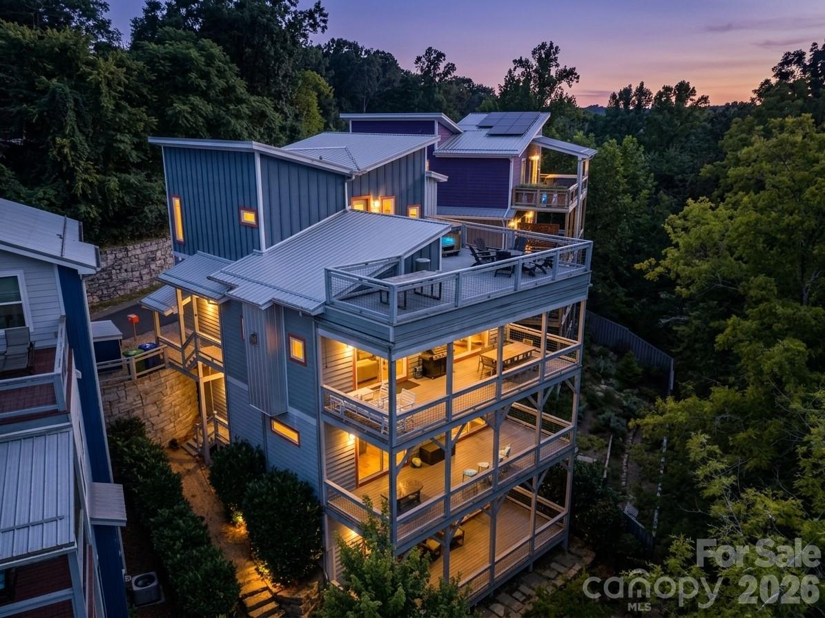 8 Birdhouse Row