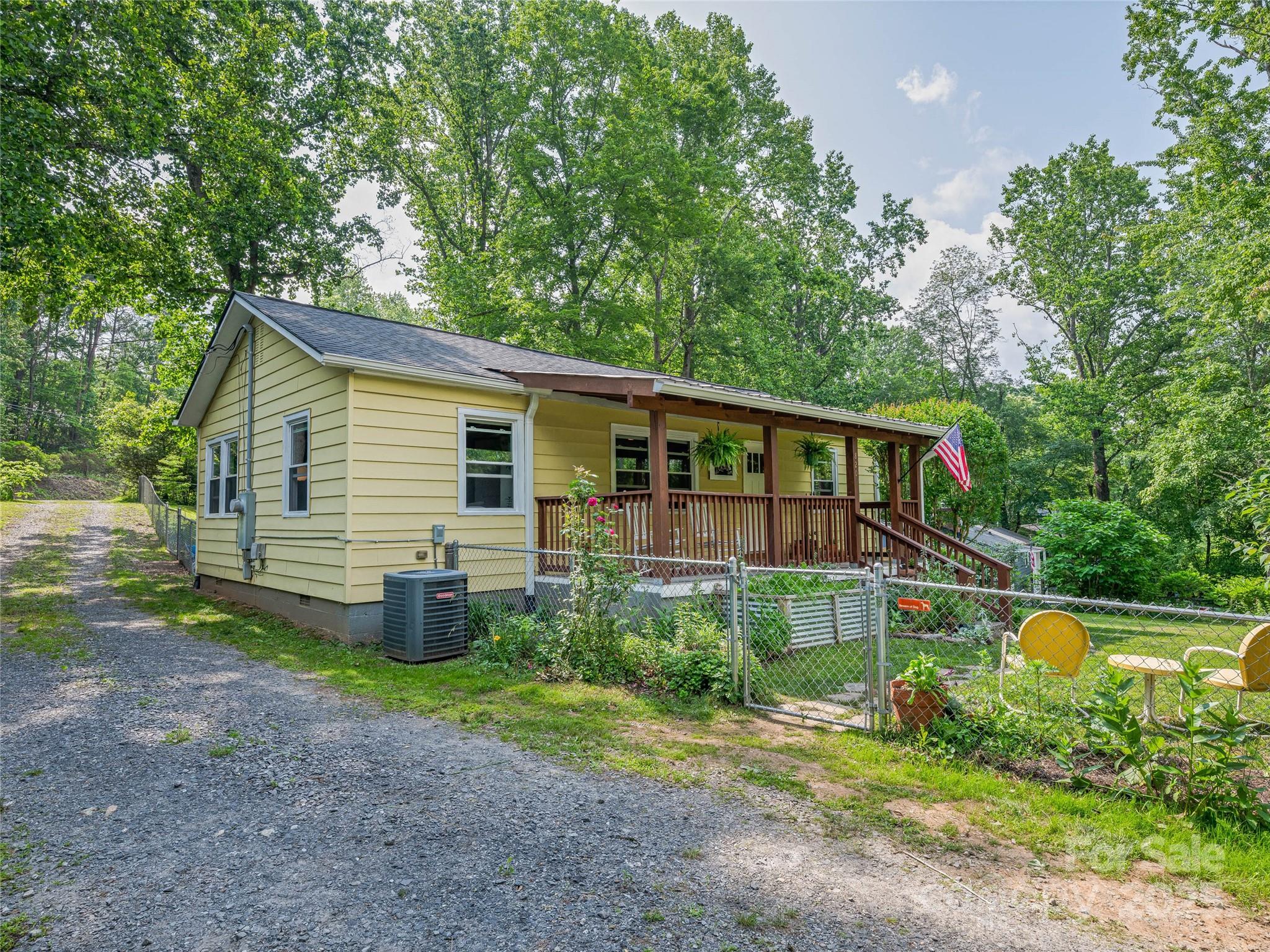 820 Azalea Avenue