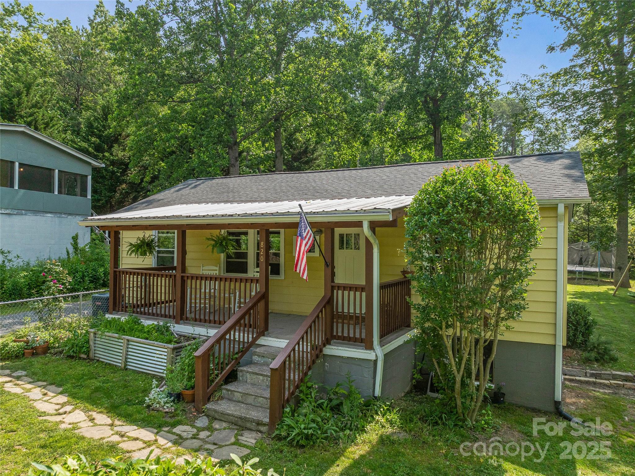 820 Azalea Avenue