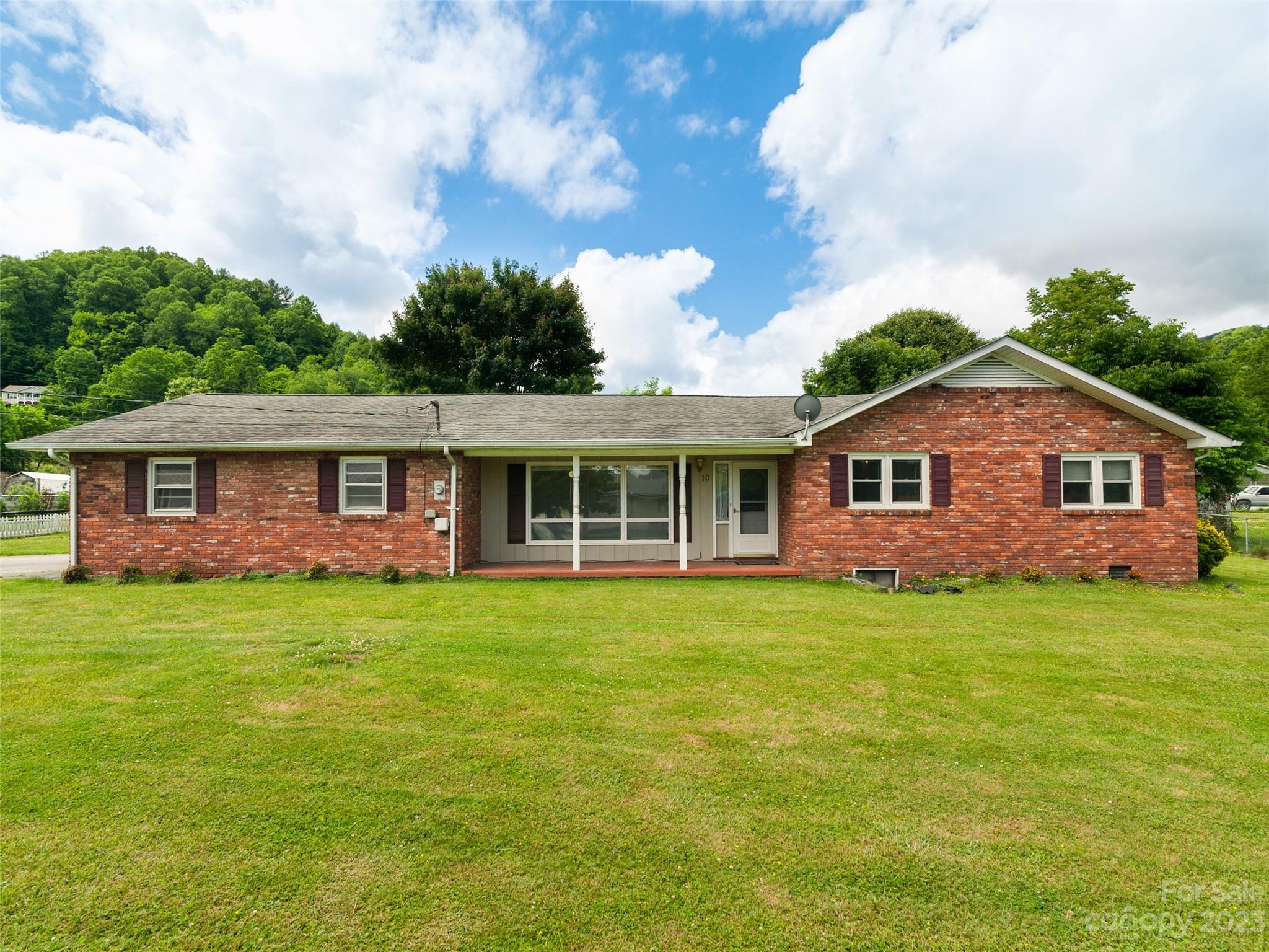 Photo 1 of 24 — 10 Estes Drive, Waynesville, NC 28786