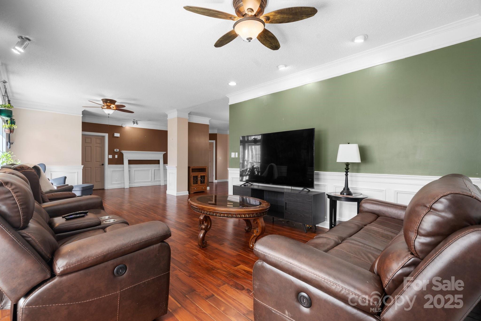 7648 Forest Oak Drive