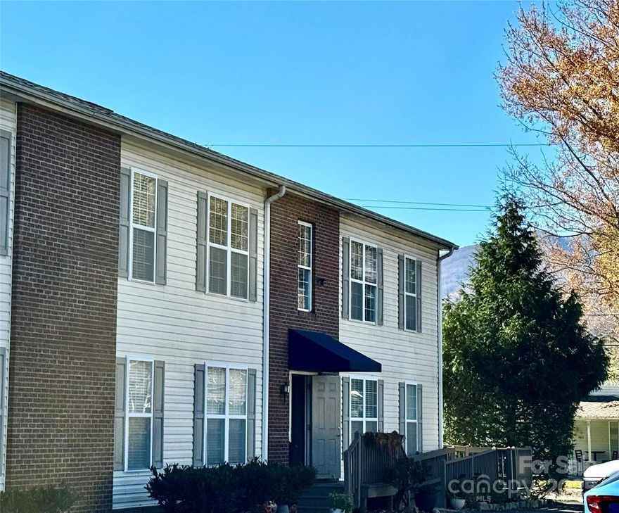 Walk to Hazelwood! Renovated 2 Bed Condo in Waynesville
GREAT LOCATION! Affordable, low-maintenance living just steps from Waynesville's historic Hazelwood Village. This charming 2-bed, 1-bath, second-floor condo is a perfect retreat.
Enjoy easy walking access to a coffee roaster, local dining, and boutique shops. The fully renovated unit features a bright, updated interior including new flooring, fixtures, and appliances. Attic access for additional storage and reserved parking place.  This property is ideal as a home, mountain getaway, or investment property. Spend less time on maintenance and more time enjoying Western NC.