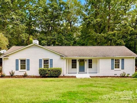 Photo of 2411 Kimway Drive, Matthews, NC 28105 (MLS # 4298845)