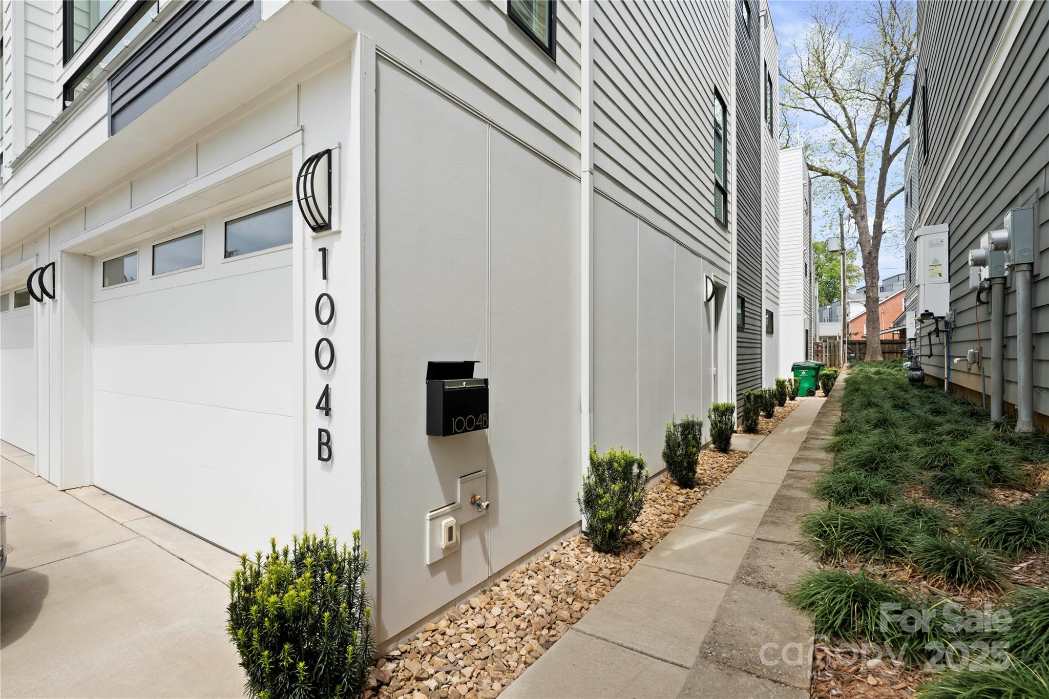 1004. Greenleaf Avenue B