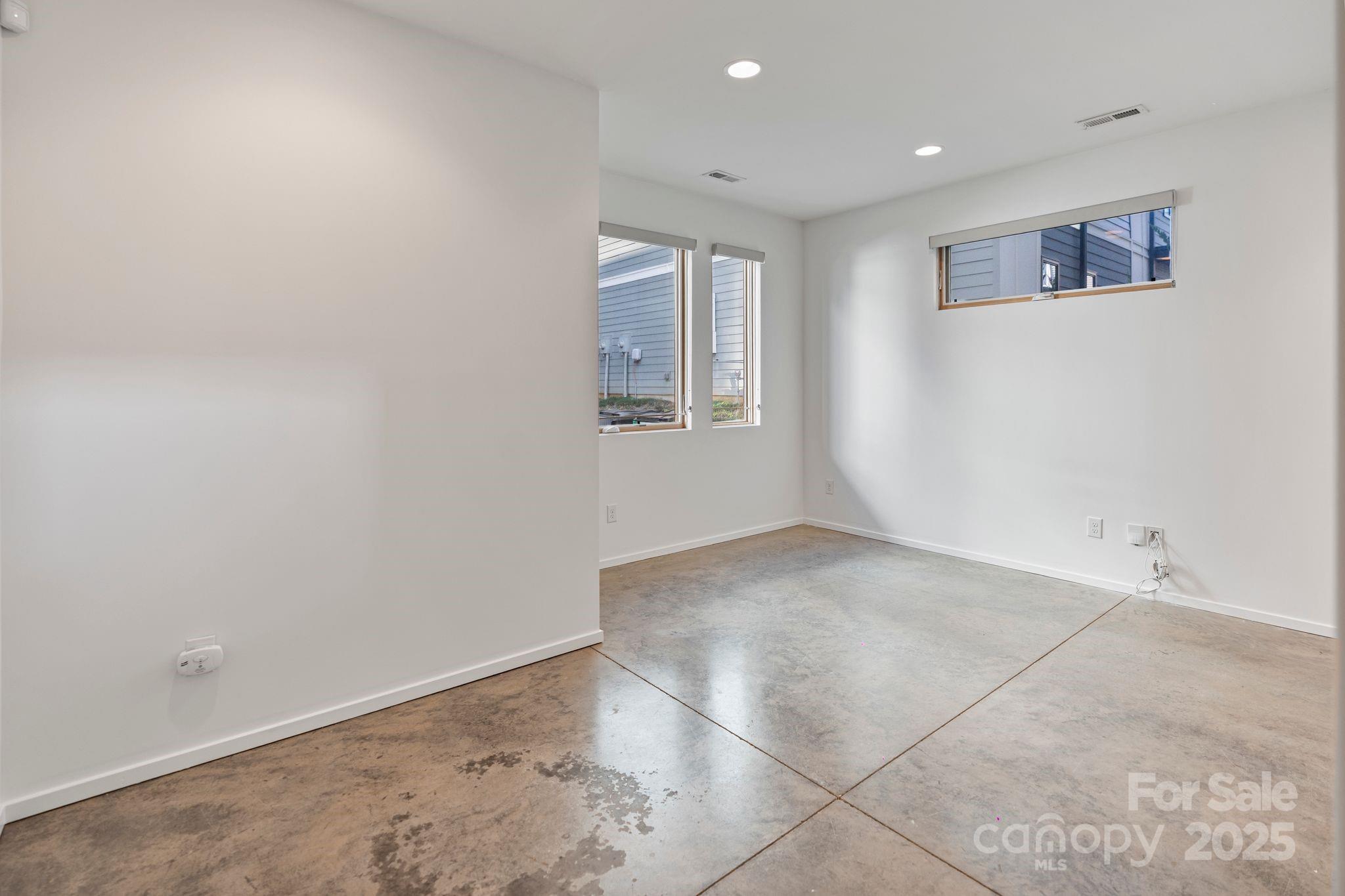 1004. Greenleaf Avenue B