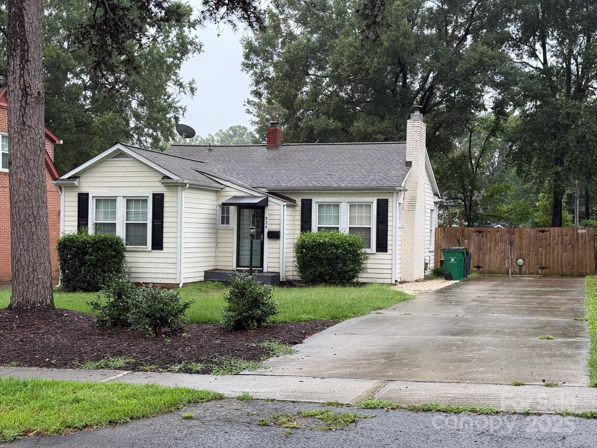 924 Poindexter Drive