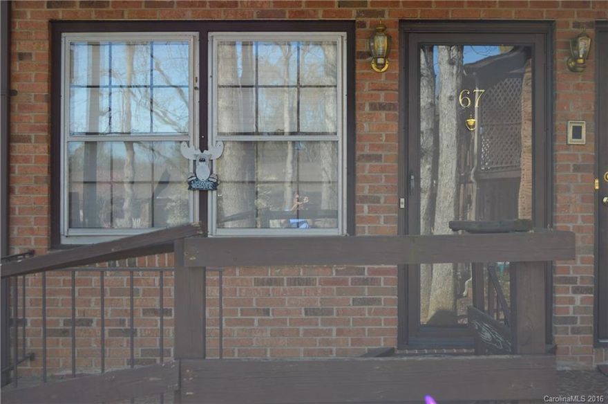 Great buy all on one level. Bring all offers, Shows well. Very convenient location. Minutes from museum & library. Close to hospital and doctors.