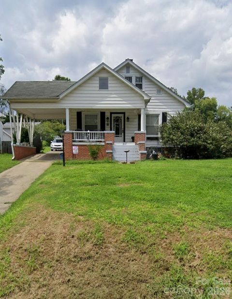 Photo of 511 Lower Creek Drive NE, Lenoir, NC 28645 (MLS # 4399715)
