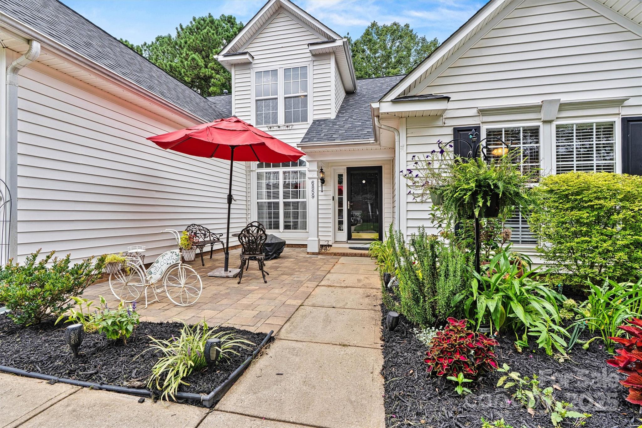 6859 Lakecrest Court