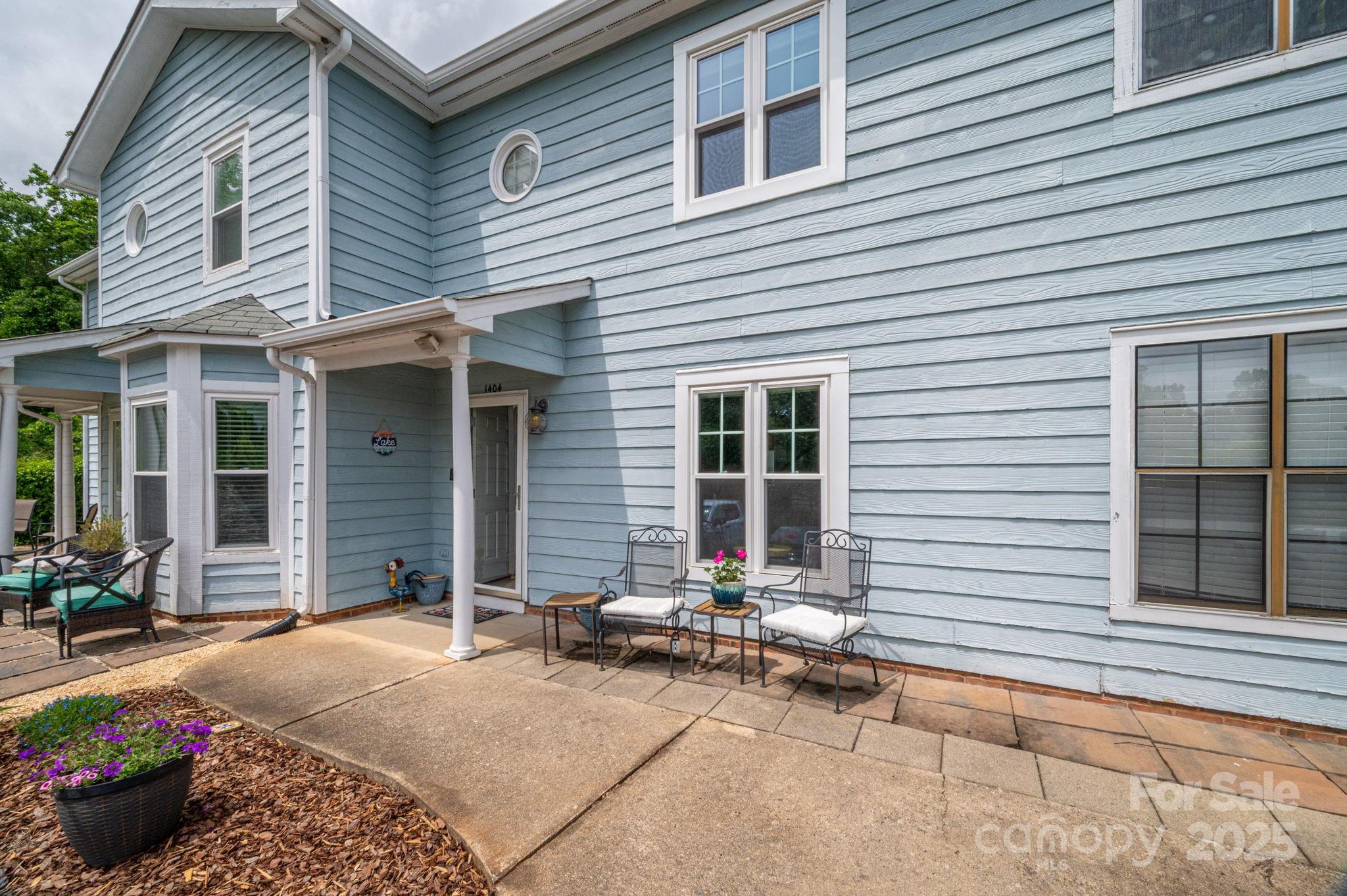 1404 River Drive