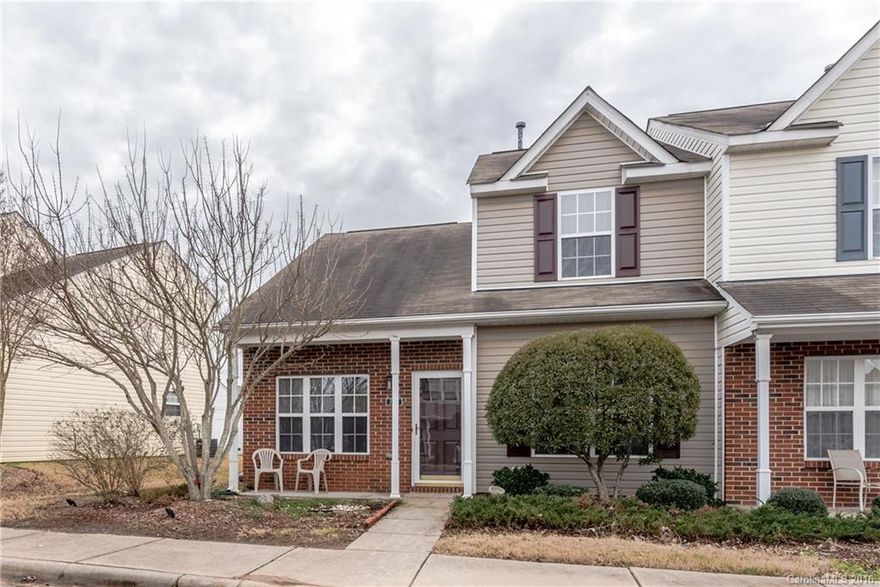 End Unit town home with spacious floor plan. Master Bedroom on the main level. 2-Story great room with fireplace. Kitchen features ample cabinet and counter space, black appliances, and breakfast bar. Two good-sized bedrooms are upstairs, one with a walk in closet. Brand new carpet throughout. New paint and updated lighting. Close to I-77, Restaurants, and NC Border with easy access to Pineville and Ballantyne areas. Great location and Fort Mill Schools! Home Warranty is provided by the Seller.