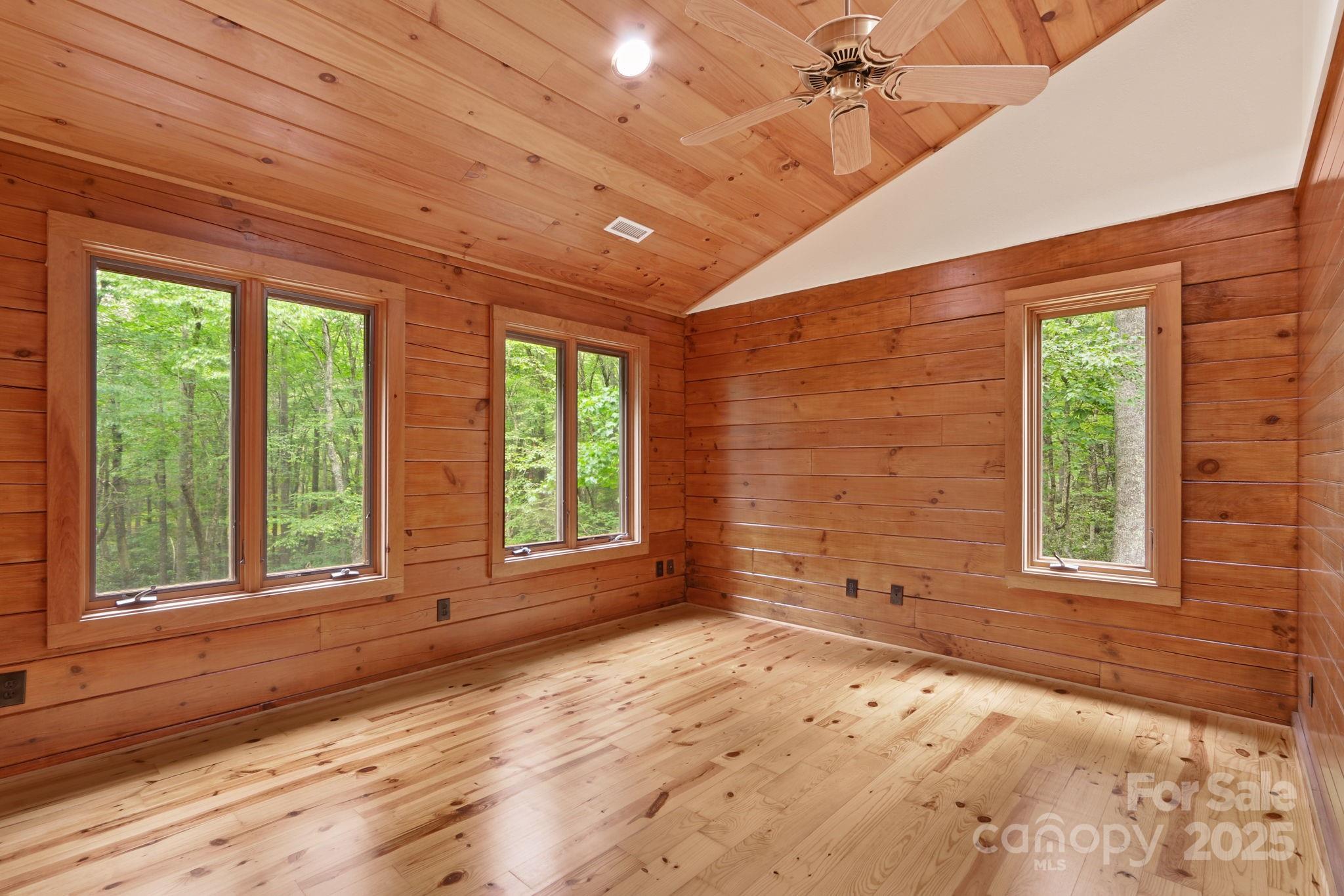 Blowing Rock, North Carolina 28605, United States, 4 Bedrooms Bedrooms, ,4 BathroomsBathrooms,Residential,Active,35497