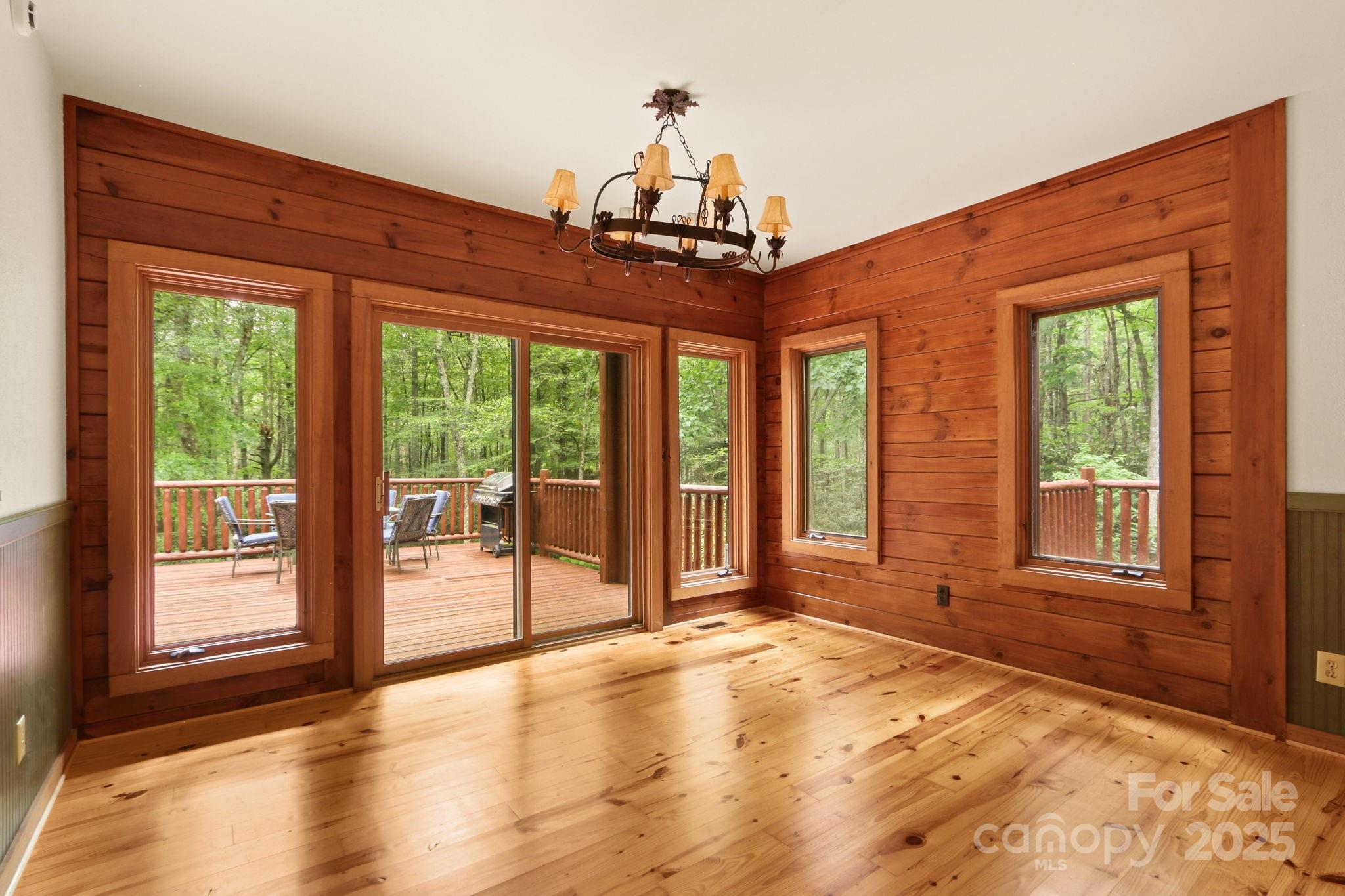 Blowing Rock, North Carolina 28605, United States, 4 Bedrooms Bedrooms, ,4 BathroomsBathrooms,Residential,Active,35497
