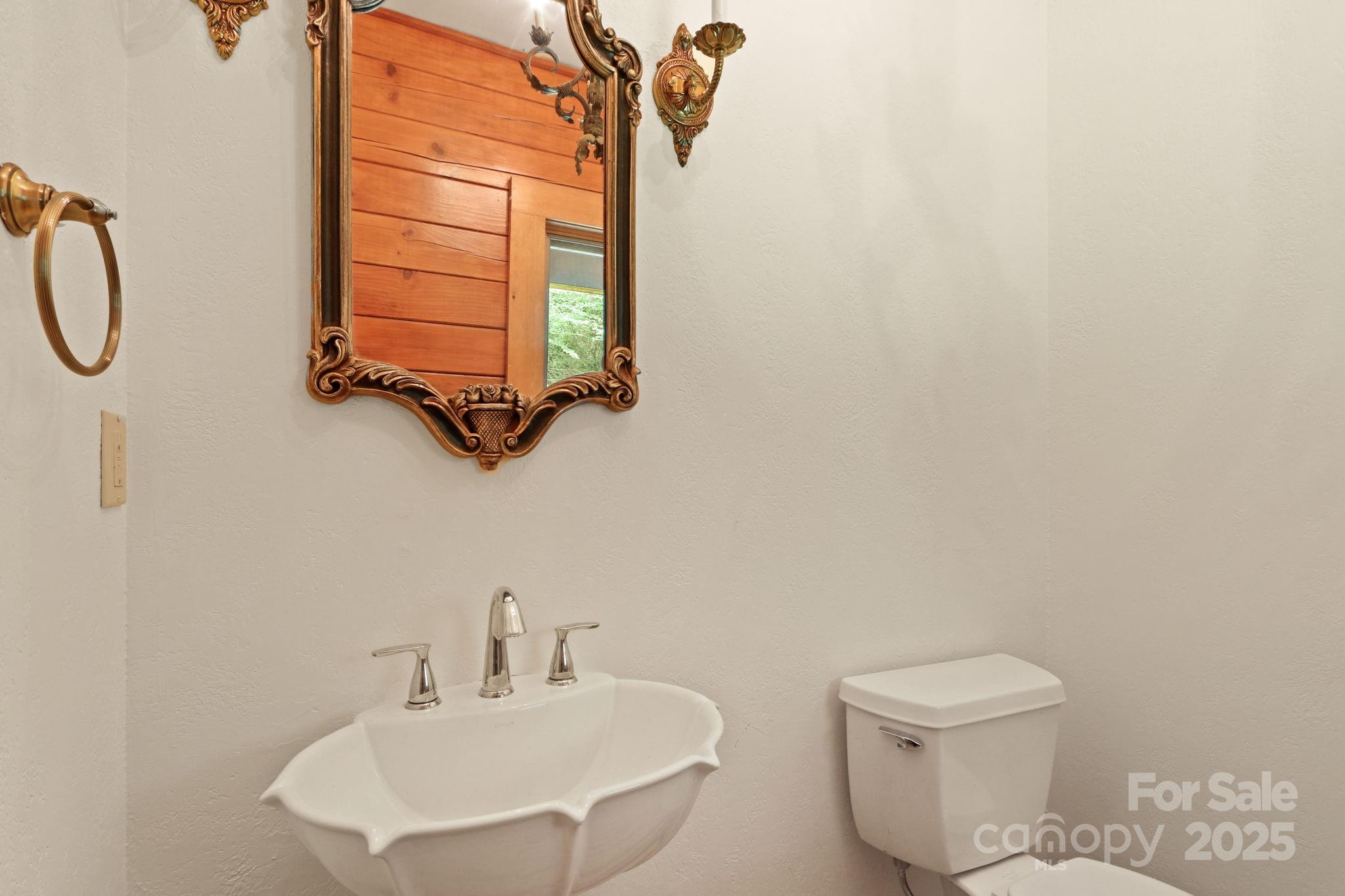 Blowing Rock, North Carolina 28605, United States, 4 Bedrooms Bedrooms, ,4 BathroomsBathrooms,Residential,Active,35497