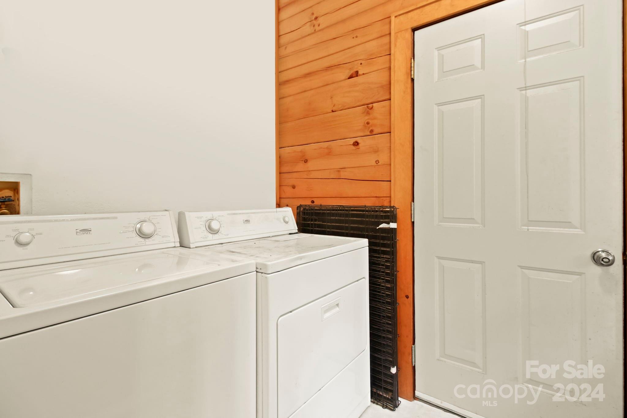 Blowing Rock, North Carolina 28605, United States, 4 Bedrooms Bedrooms, ,4 BathroomsBathrooms,Residential,Active,35497