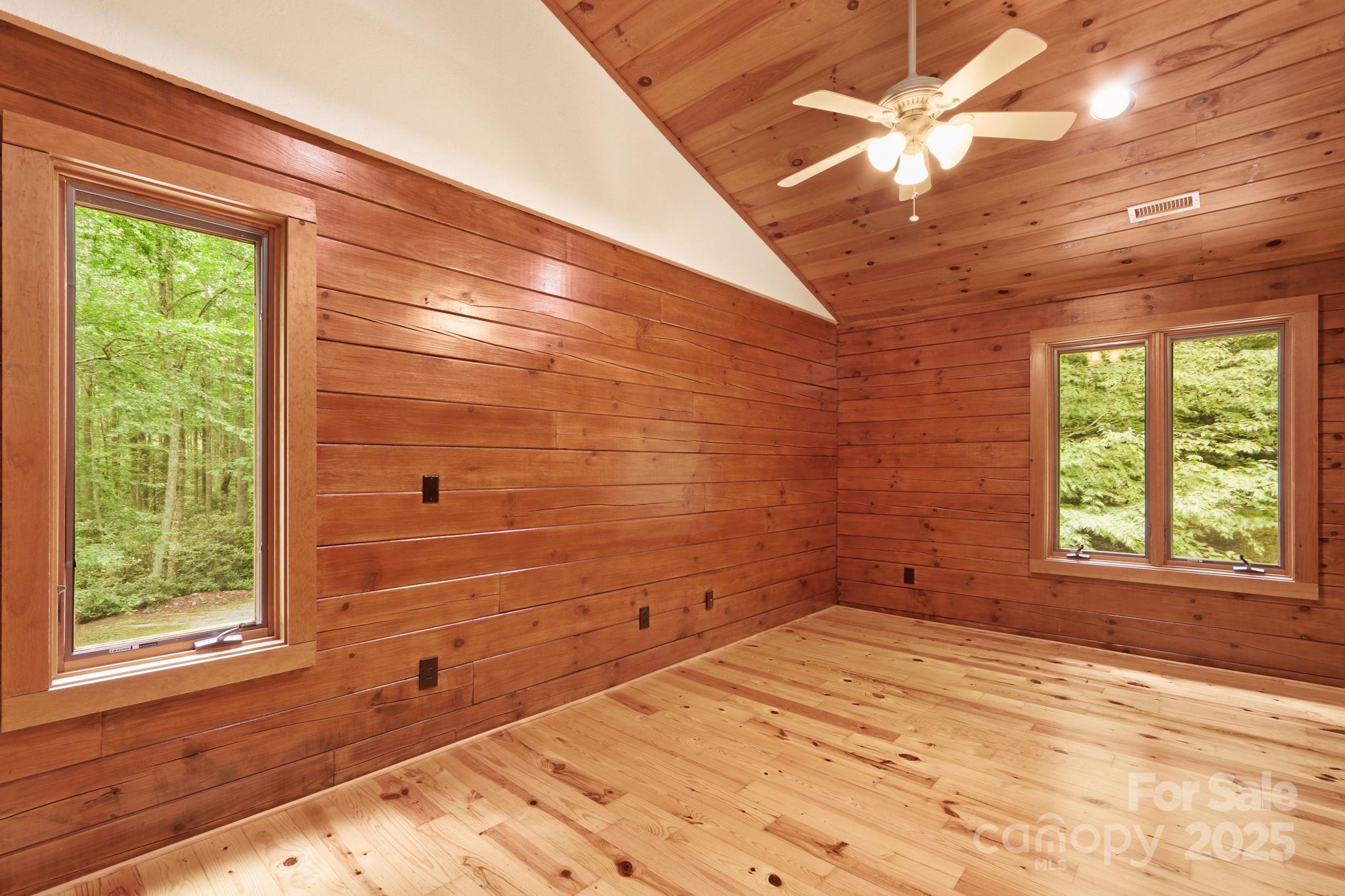 Blowing Rock, North Carolina 28605, United States, 4 Bedrooms Bedrooms, ,4 BathroomsBathrooms,Residential,Active,35497