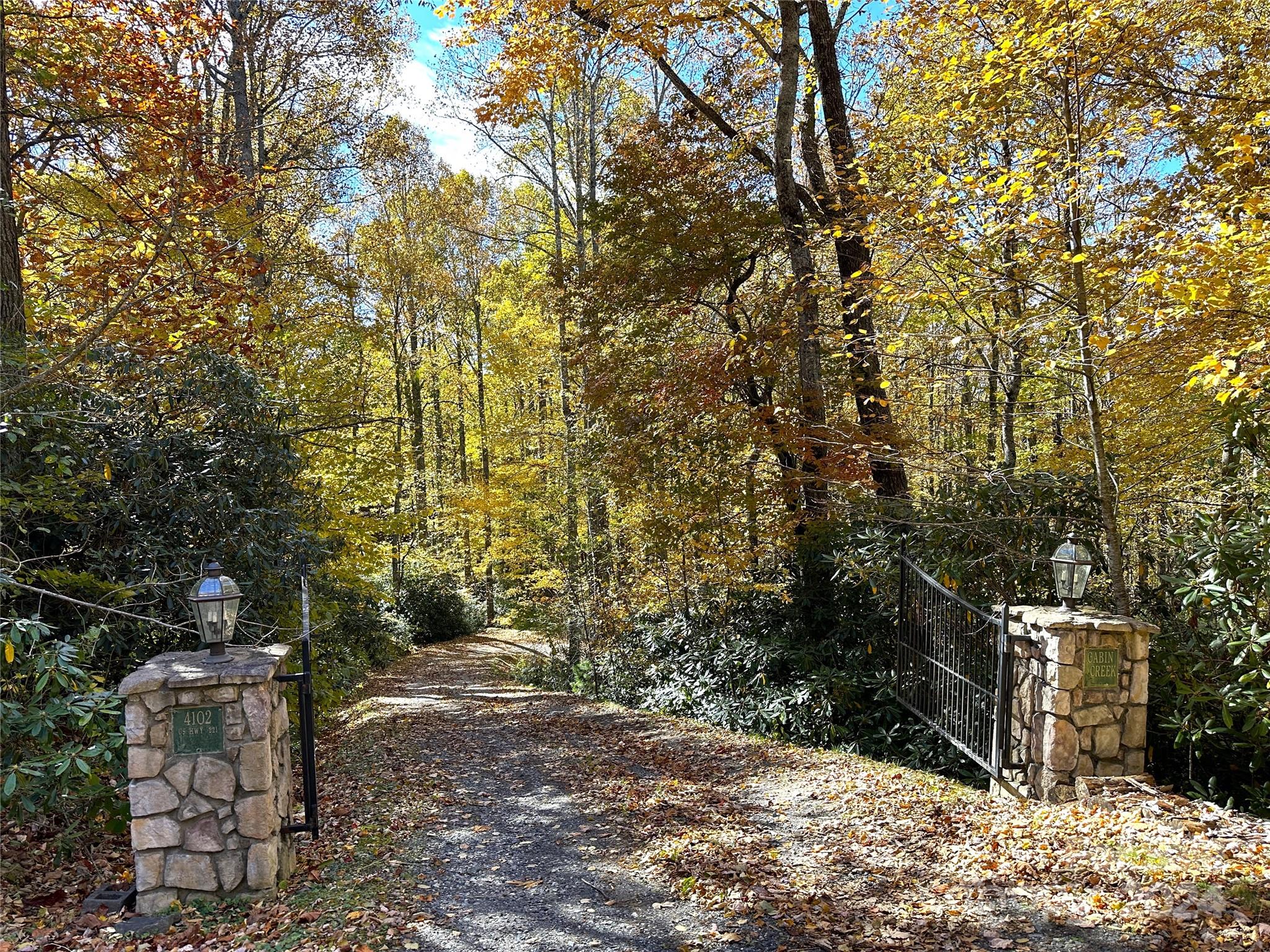 Blowing Rock, North Carolina 28605, United States, 4 Bedrooms Bedrooms, ,4 BathroomsBathrooms,Residential,Active,35497