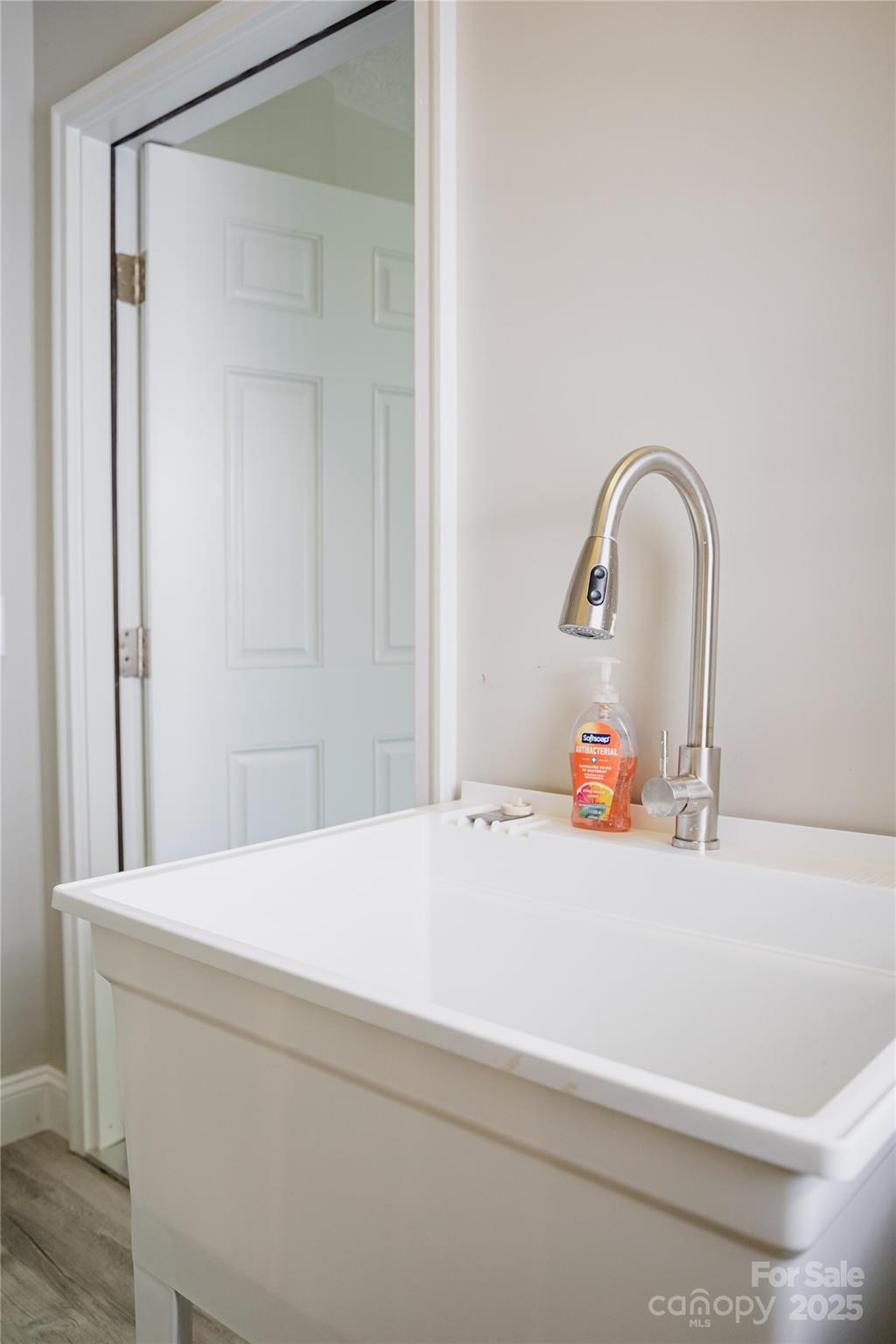 Boone, North Carolina 28607, United States, 4 Bedrooms Bedrooms, ,5 BathroomsBathrooms,Residential,Active,163125