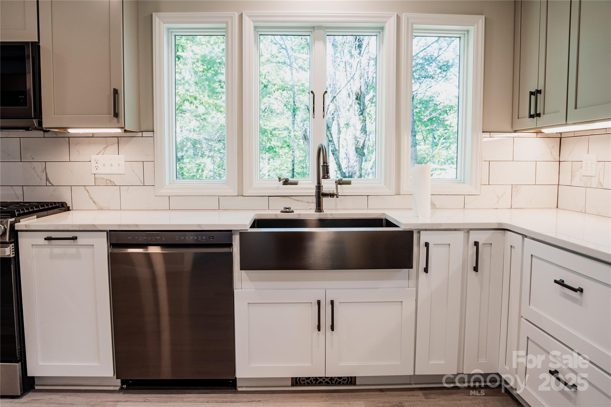 Boone, North Carolina 28607, United States, 4 Bedrooms Bedrooms, ,5 BathroomsBathrooms,Residential,Active,163125