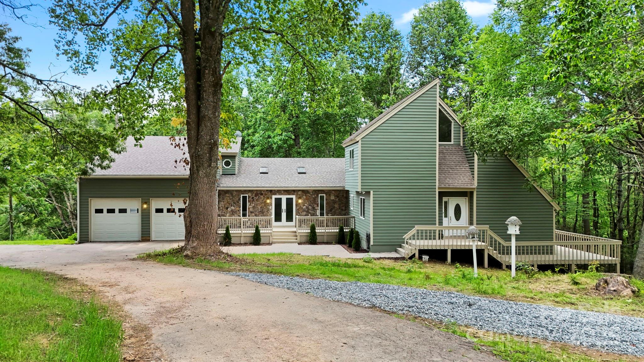 Boone, North Carolina 28607, United States, 4 Bedrooms Bedrooms, ,5 BathroomsBathrooms,Residential,Active,163125