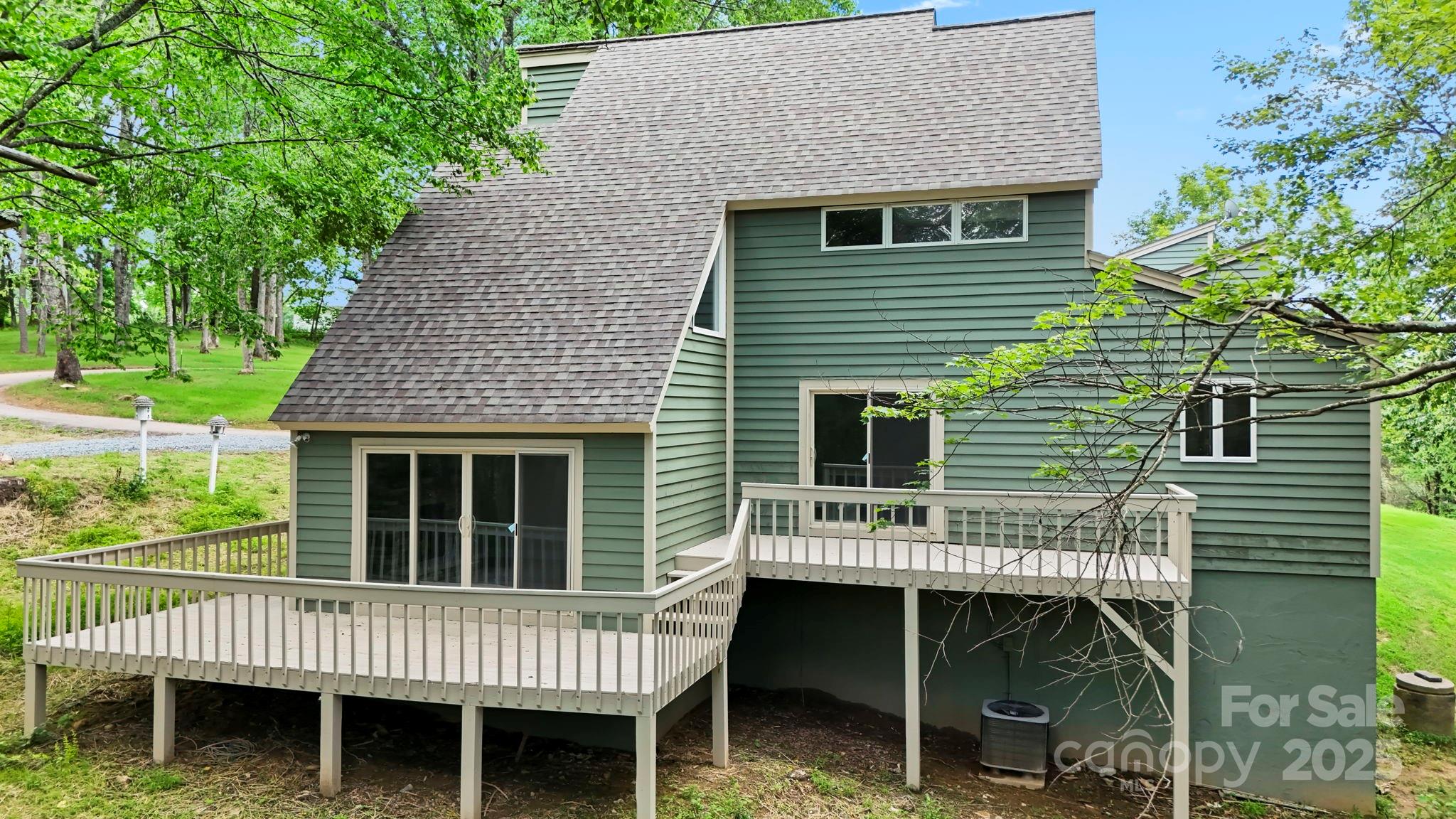 Boone, North Carolina 28607, United States, 4 Bedrooms Bedrooms, ,5 BathroomsBathrooms,Residential,Active,163125