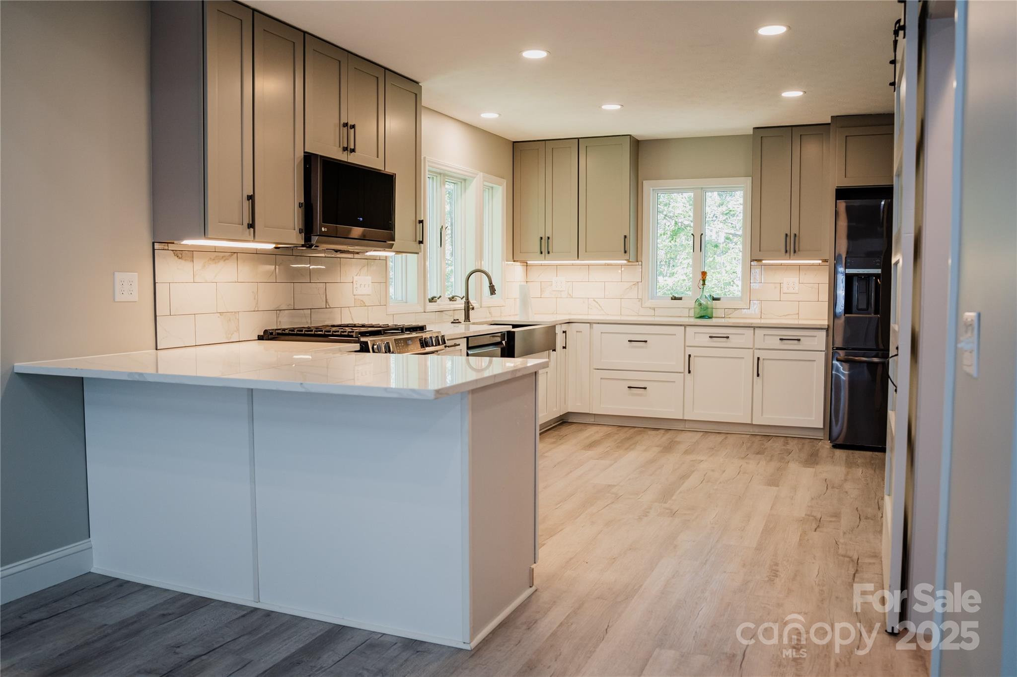 Boone, North Carolina 28607, United States, 4 Bedrooms Bedrooms, ,5 BathroomsBathrooms,Residential,Active,163125