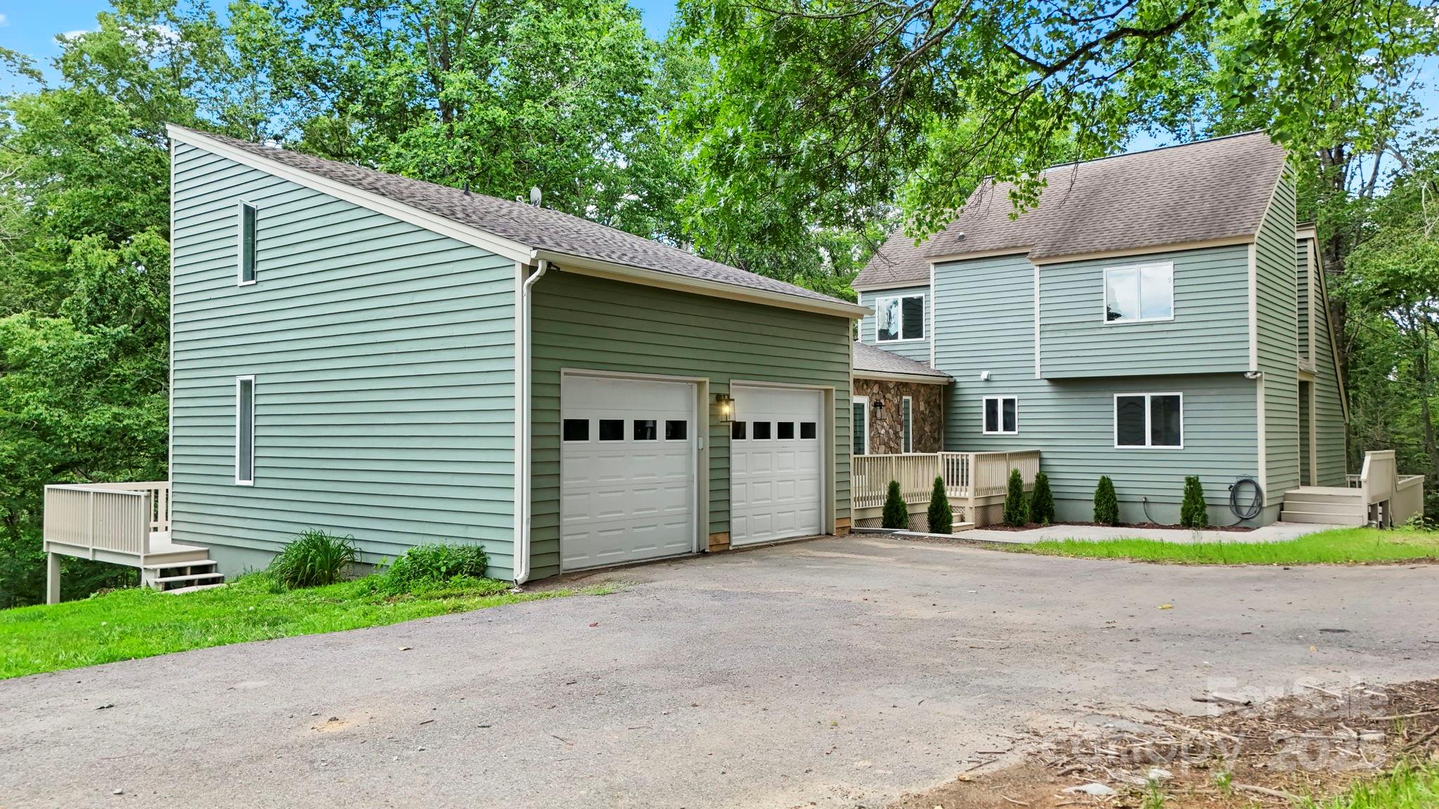 Boone, North Carolina 28607, United States, 4 Bedrooms Bedrooms, ,5 BathroomsBathrooms,Residential,Active,163125