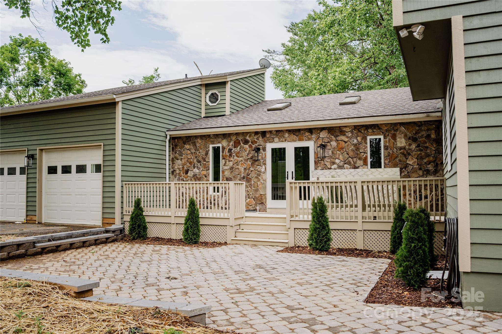 Boone, North Carolina 28607, United States, 4 Bedrooms Bedrooms, ,5 BathroomsBathrooms,Residential,Active,163125