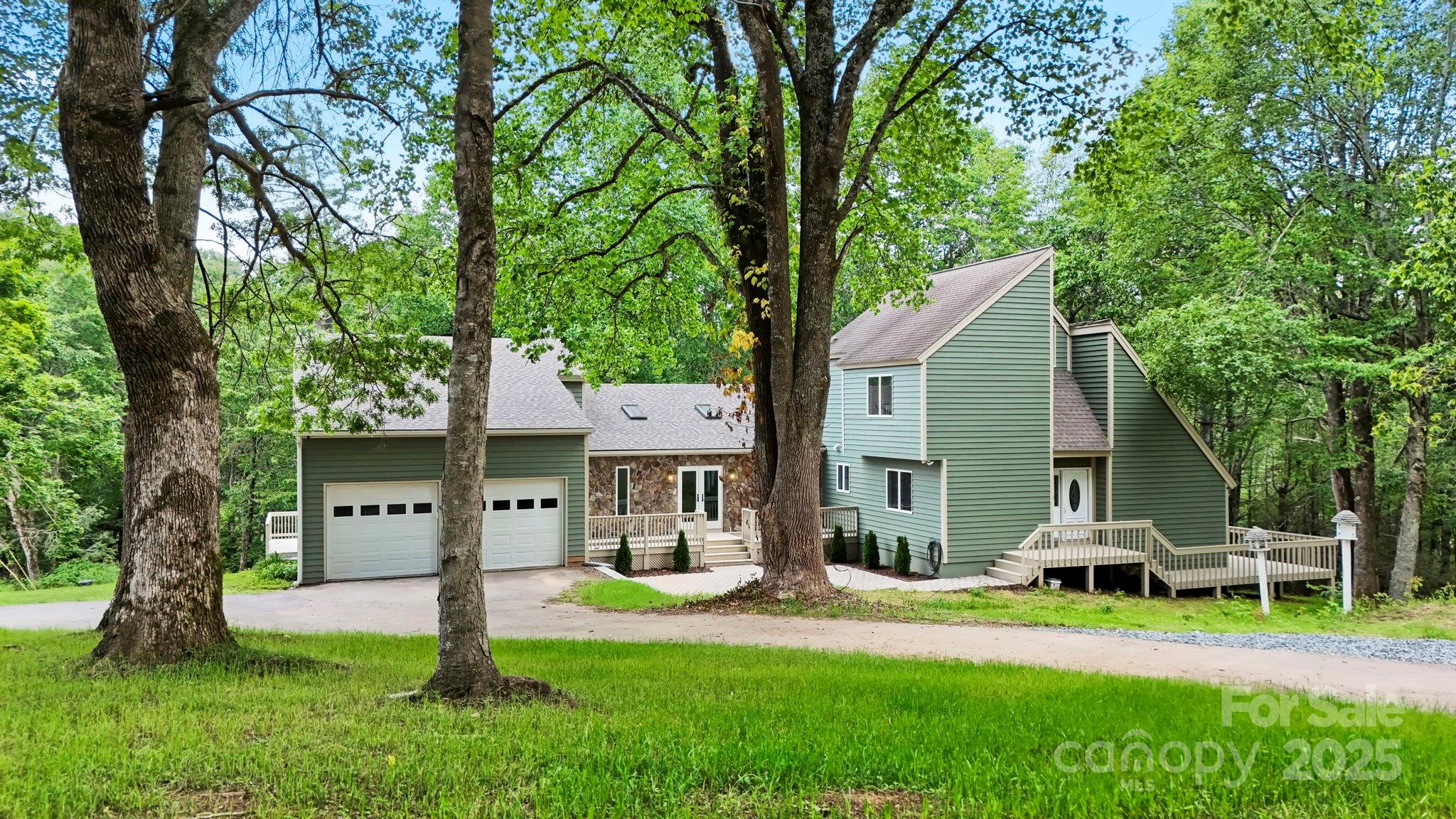 Boone, North Carolina 28607, United States, 4 Bedrooms Bedrooms, ,5 BathroomsBathrooms,Residential,Active,163125