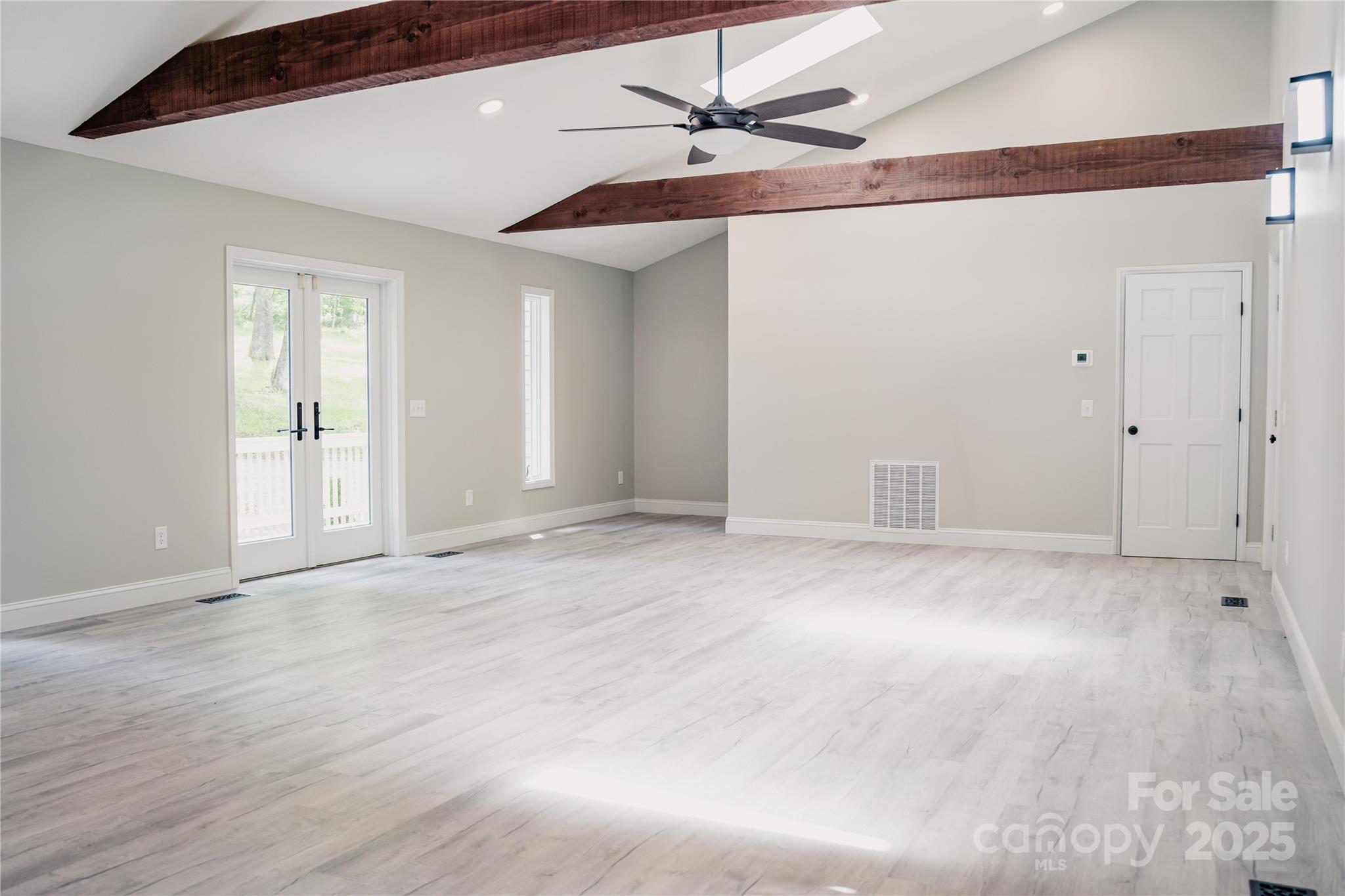 Boone, North Carolina 28607, United States, 4 Bedrooms Bedrooms, ,5 BathroomsBathrooms,Residential,Active,163125