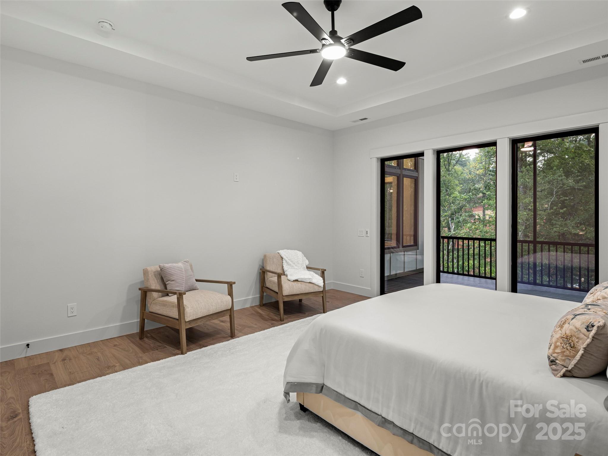 Horse Shoe Cove - Residential