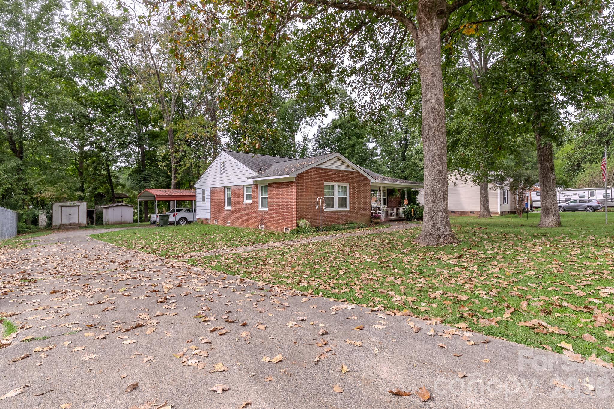 1004 Woodside Drive