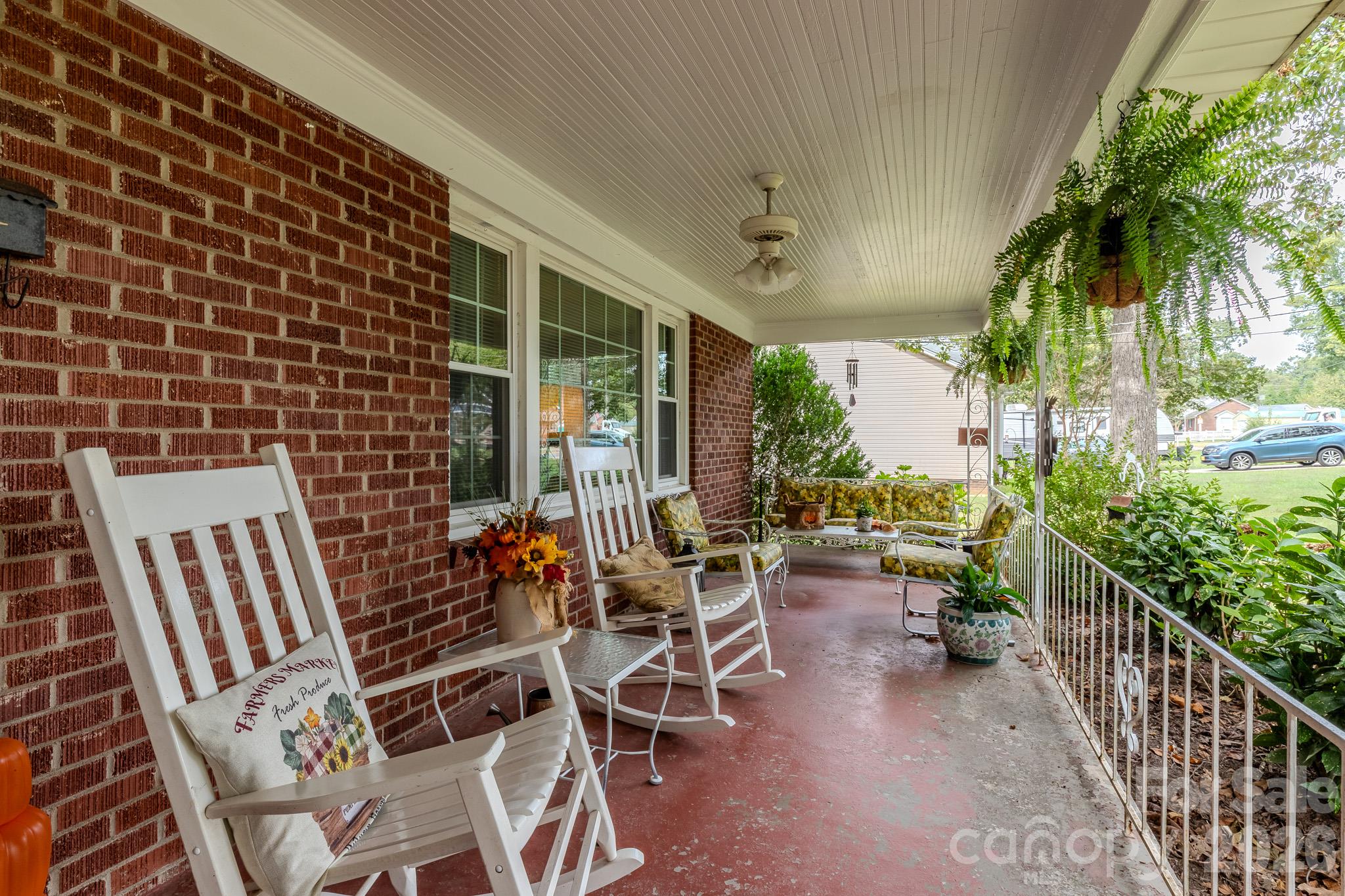 1004 Woodside Drive
