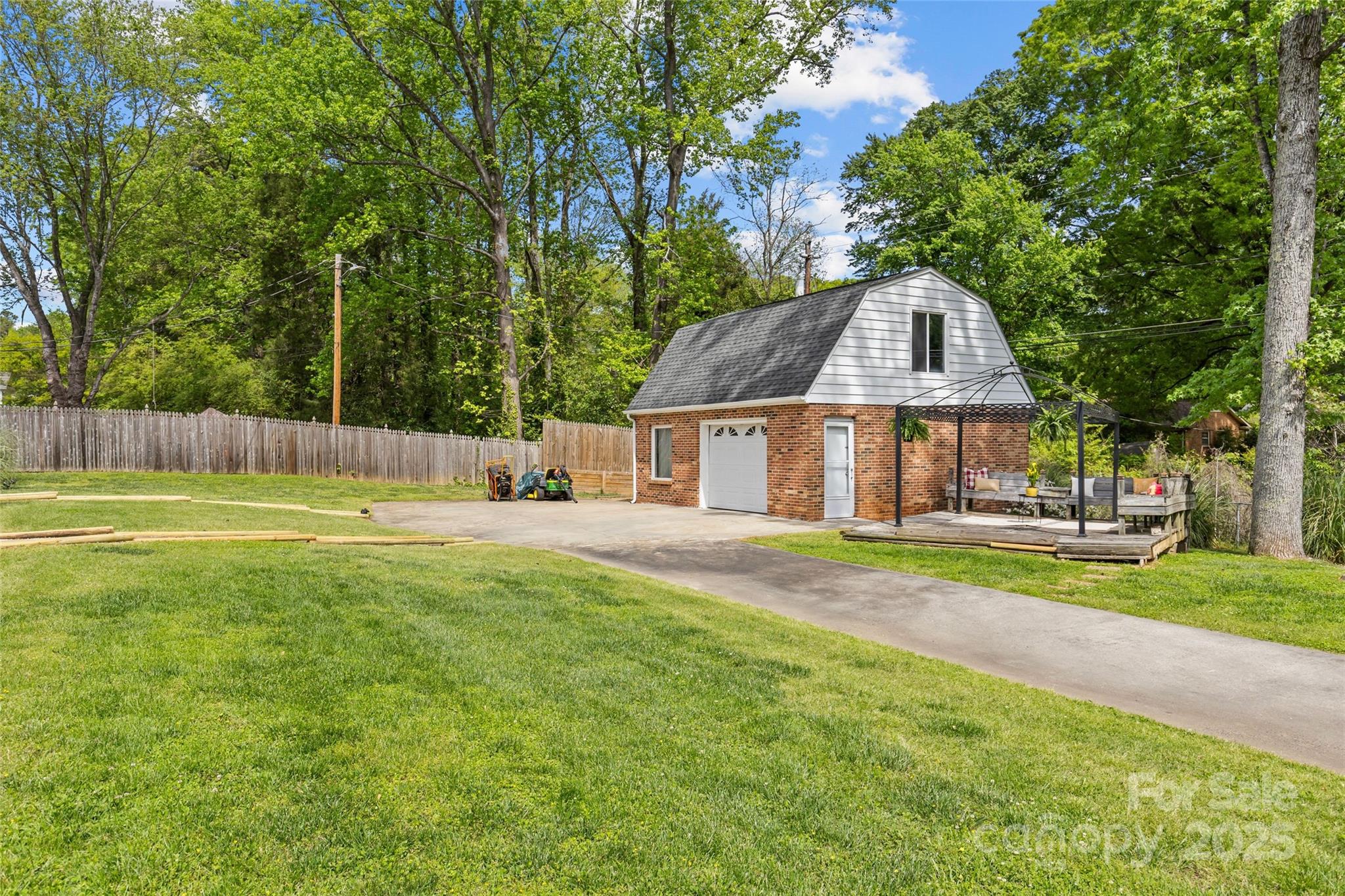 6035 Idlebrook Drive