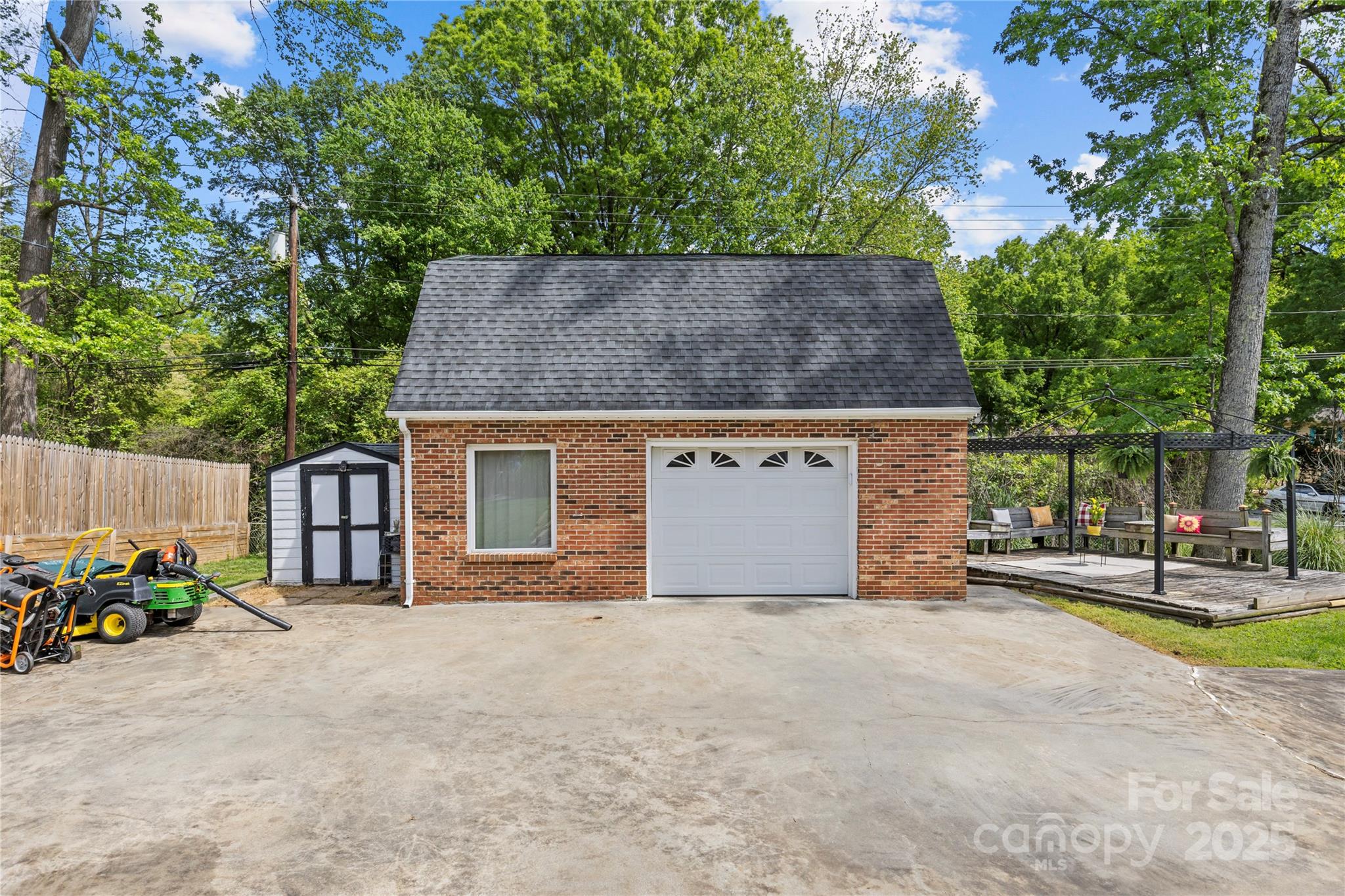 6035 Idlebrook Drive