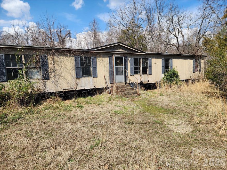 A beautiful acre lot with an old doublewide on it! Endless possibilities with this parcel. Schedule your showing today.