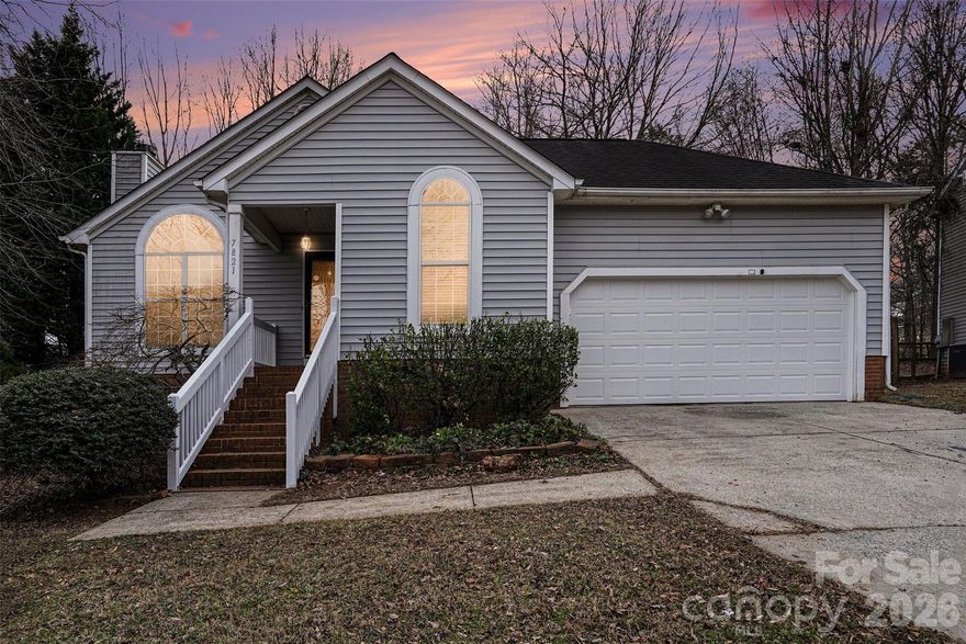 SOLID OPPORTUNITY IN A DESIRABLE LOCATION !!!
This 3-bedroom, 2-bath home offers a functional layout, generous room sizes and a large fenced in back yard- perfect for entertaining. The property is ready for cosmetic updates, giving the next home owner the chance to customize to there taste and build instant equity.  With a 5000.00 concession, the home is ready for buyers to create their dream space in sought-after location.
This home has solid bones and is move in ready. 
Don't miss out on this home !!!!