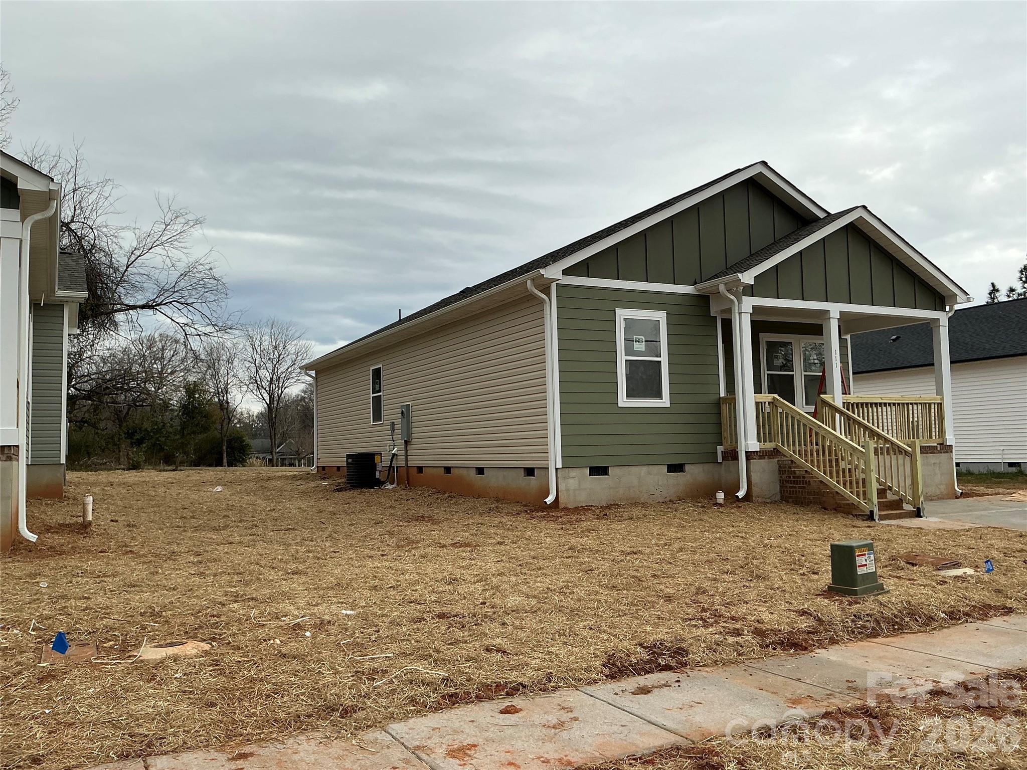 111 E Earnhardt Street