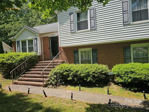 7608 Surreywood Place Charlotte NC 28270