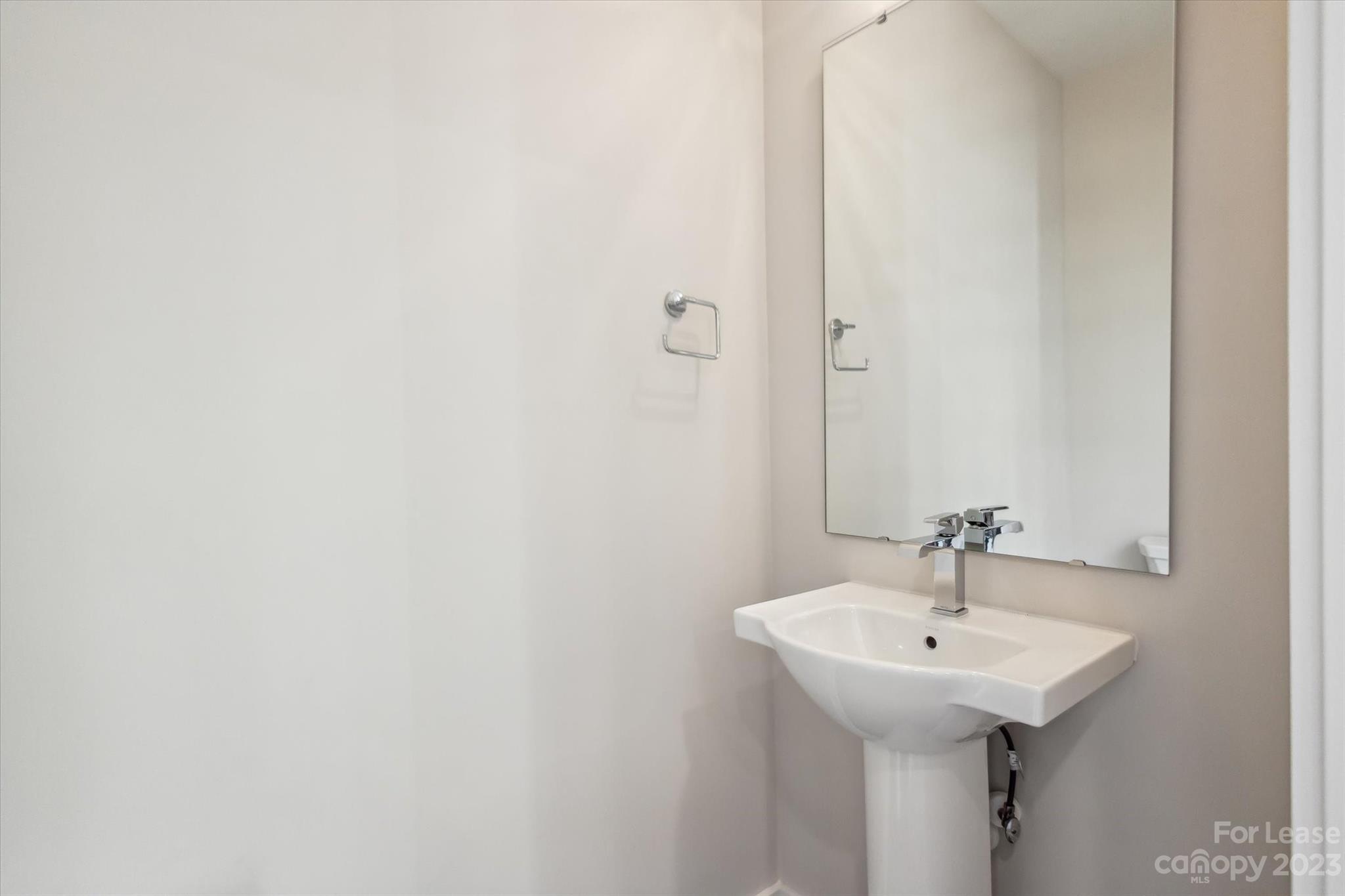 bronson square - Residential Lease