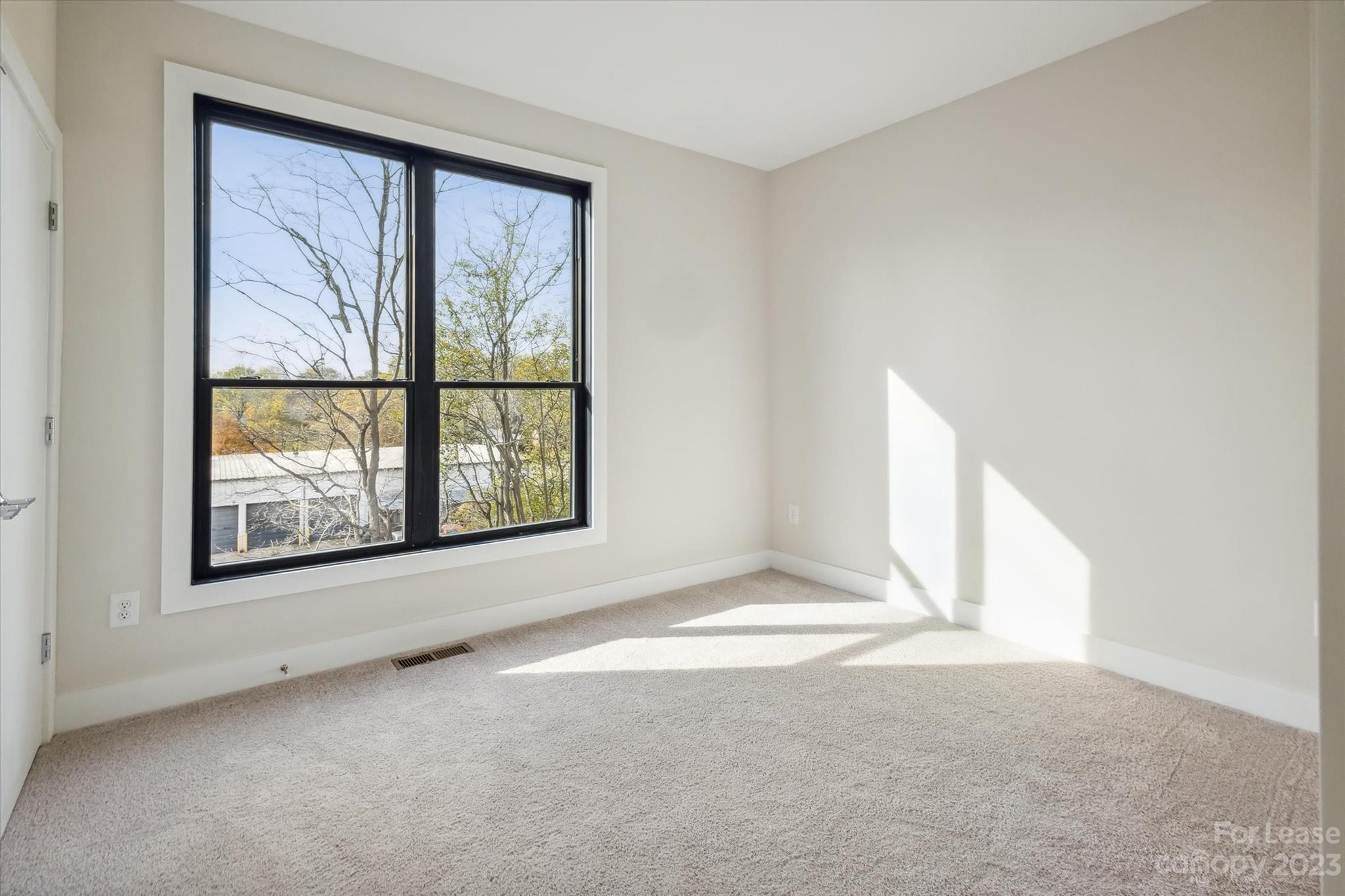 bronson square - Residential Lease