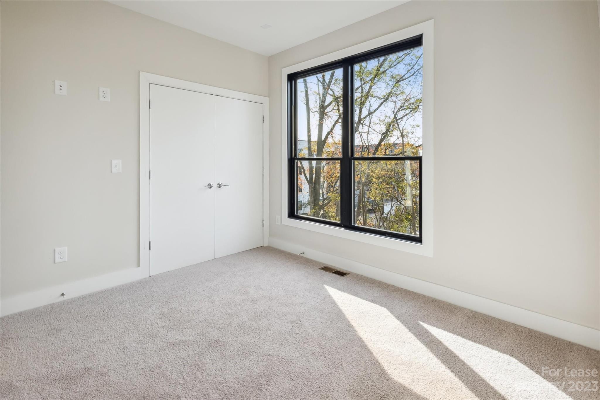 bronson square - Residential Lease