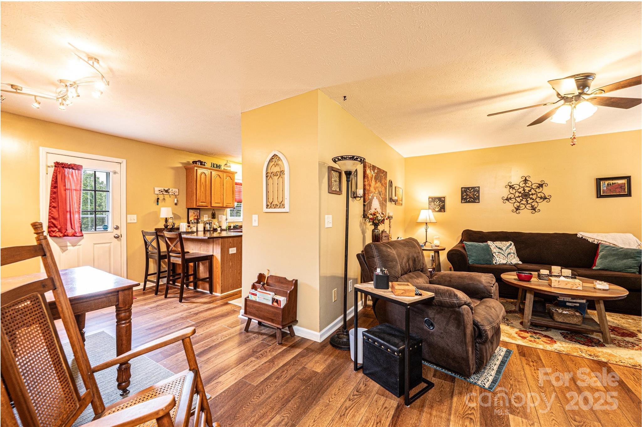 WESTERN RIDGE - Residential