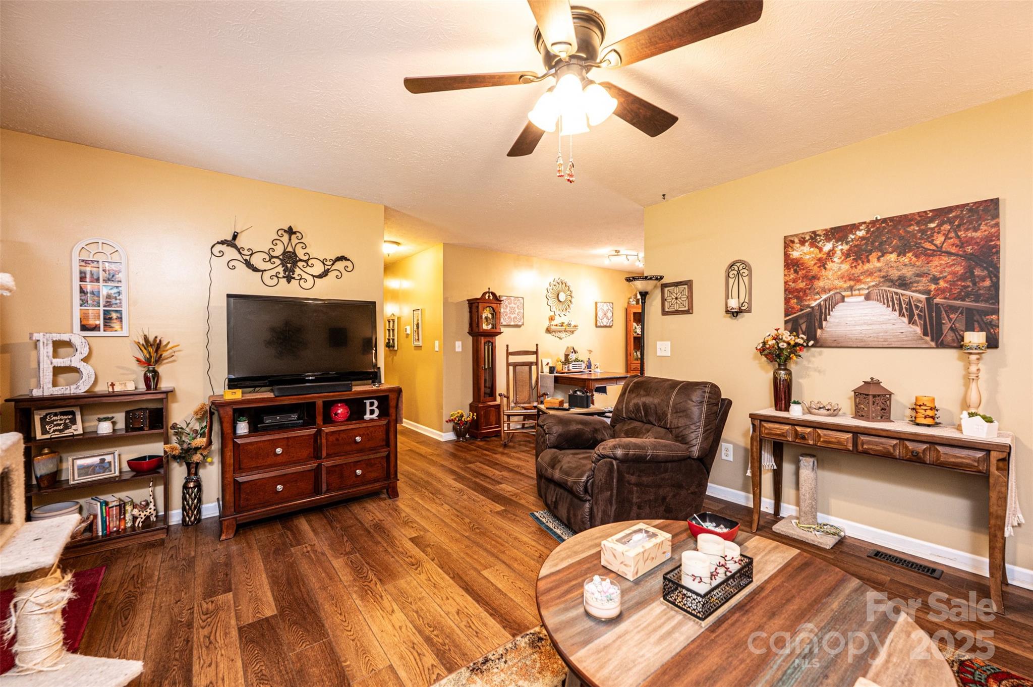 WESTERN RIDGE - Residential