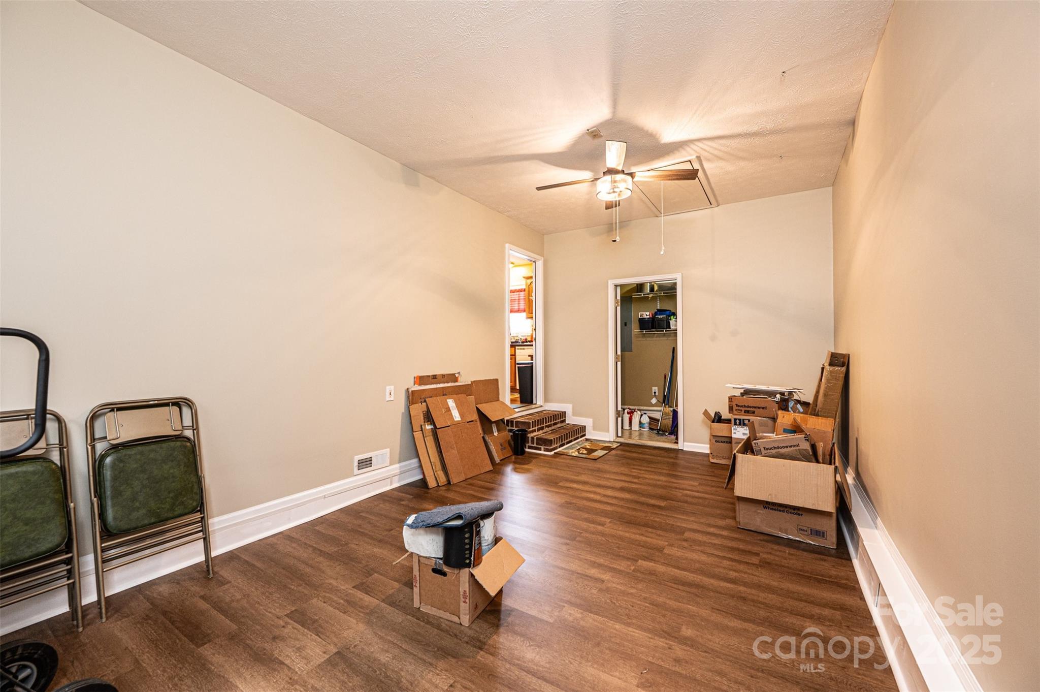 WESTERN RIDGE - Residential