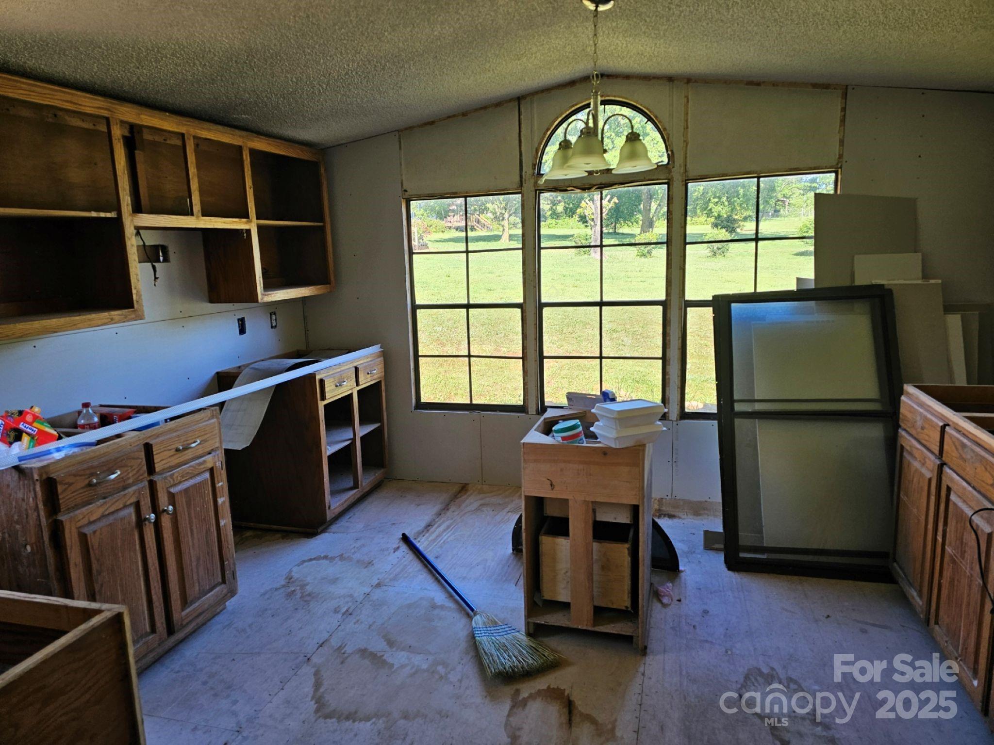 6601 Deerwood Trail