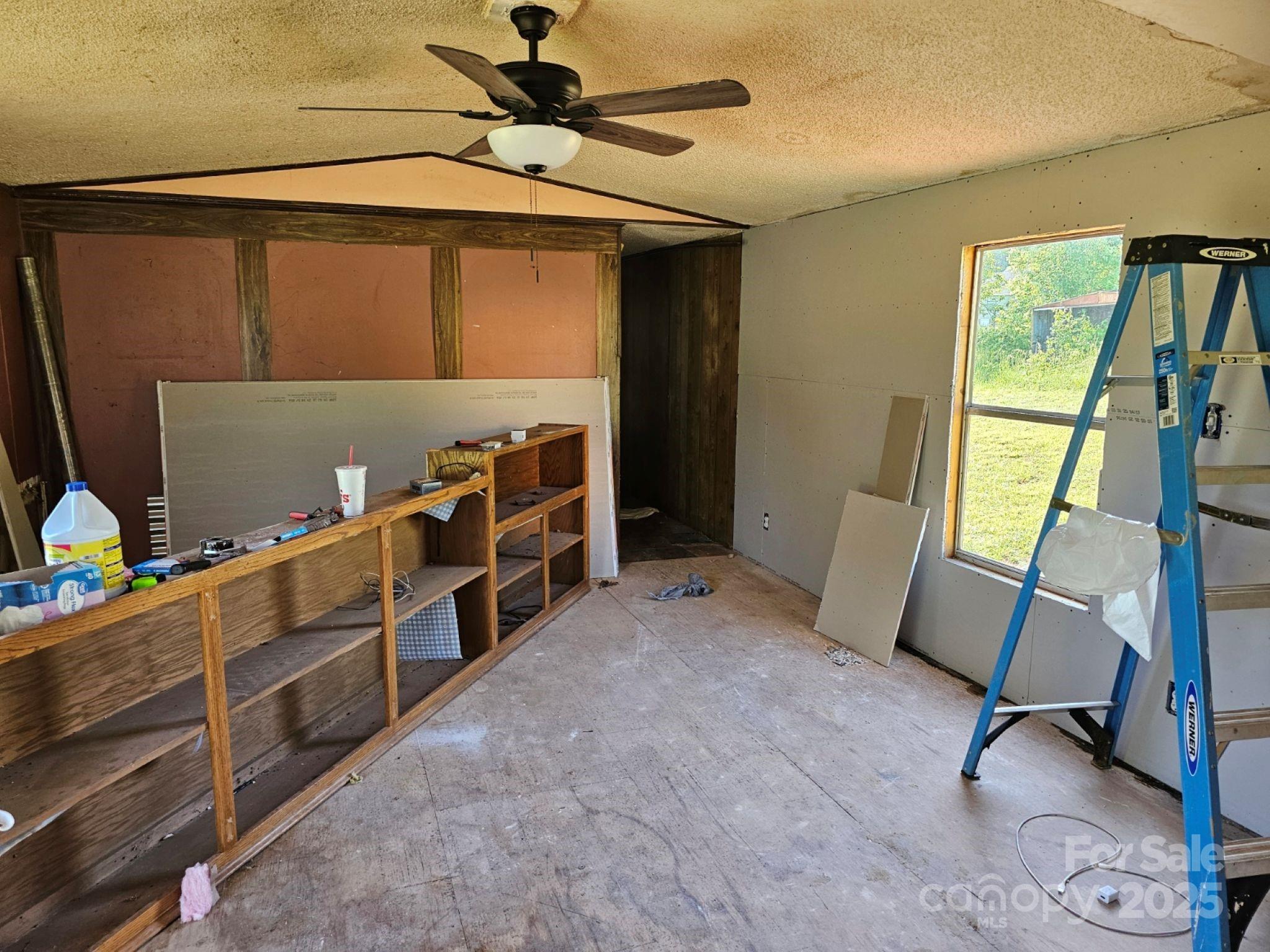 6601 Deerwood Trail