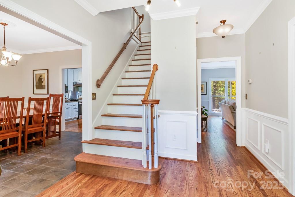 107 SUNNINGDALE Drive